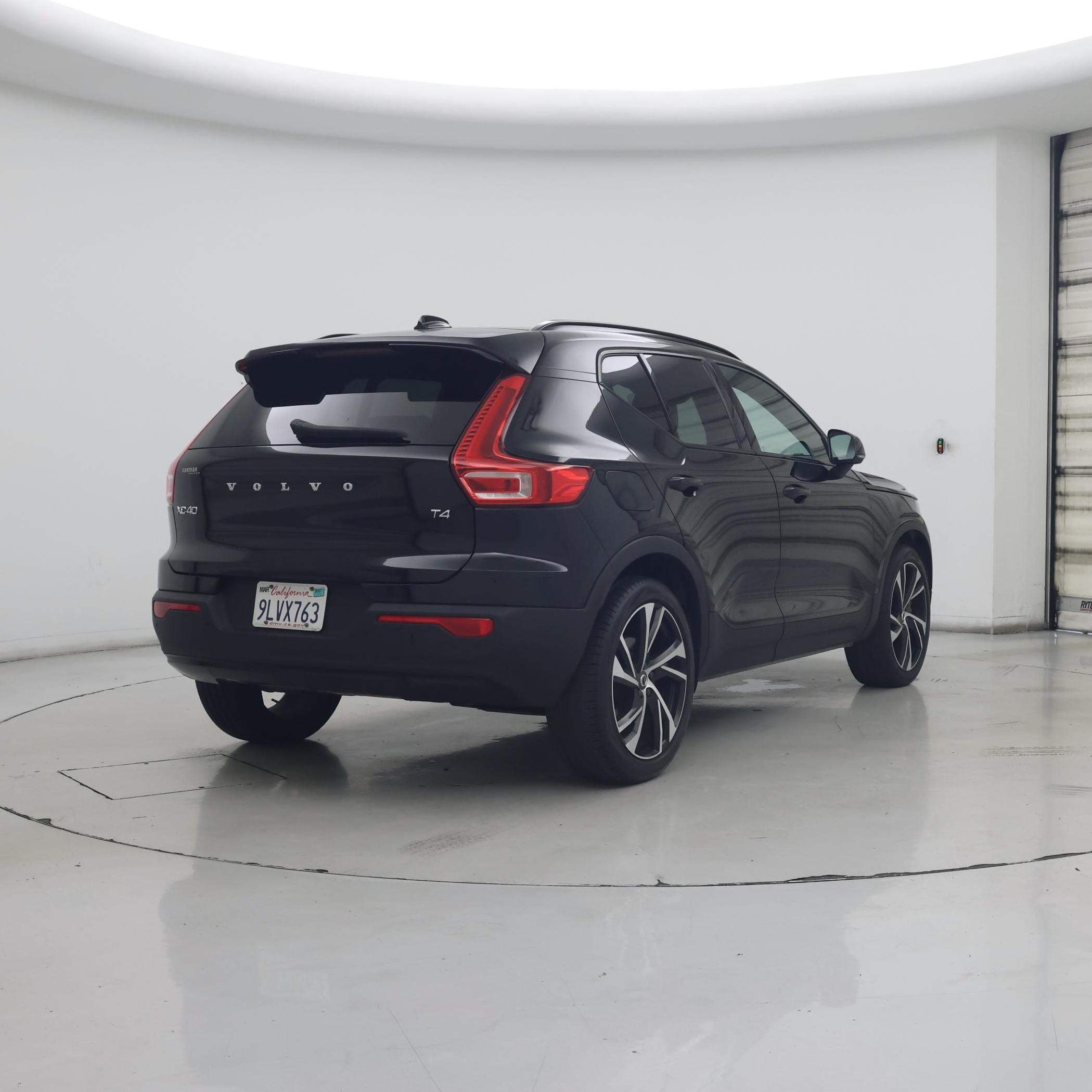 Thumbnail: 2021 Volvo XC40 - 8