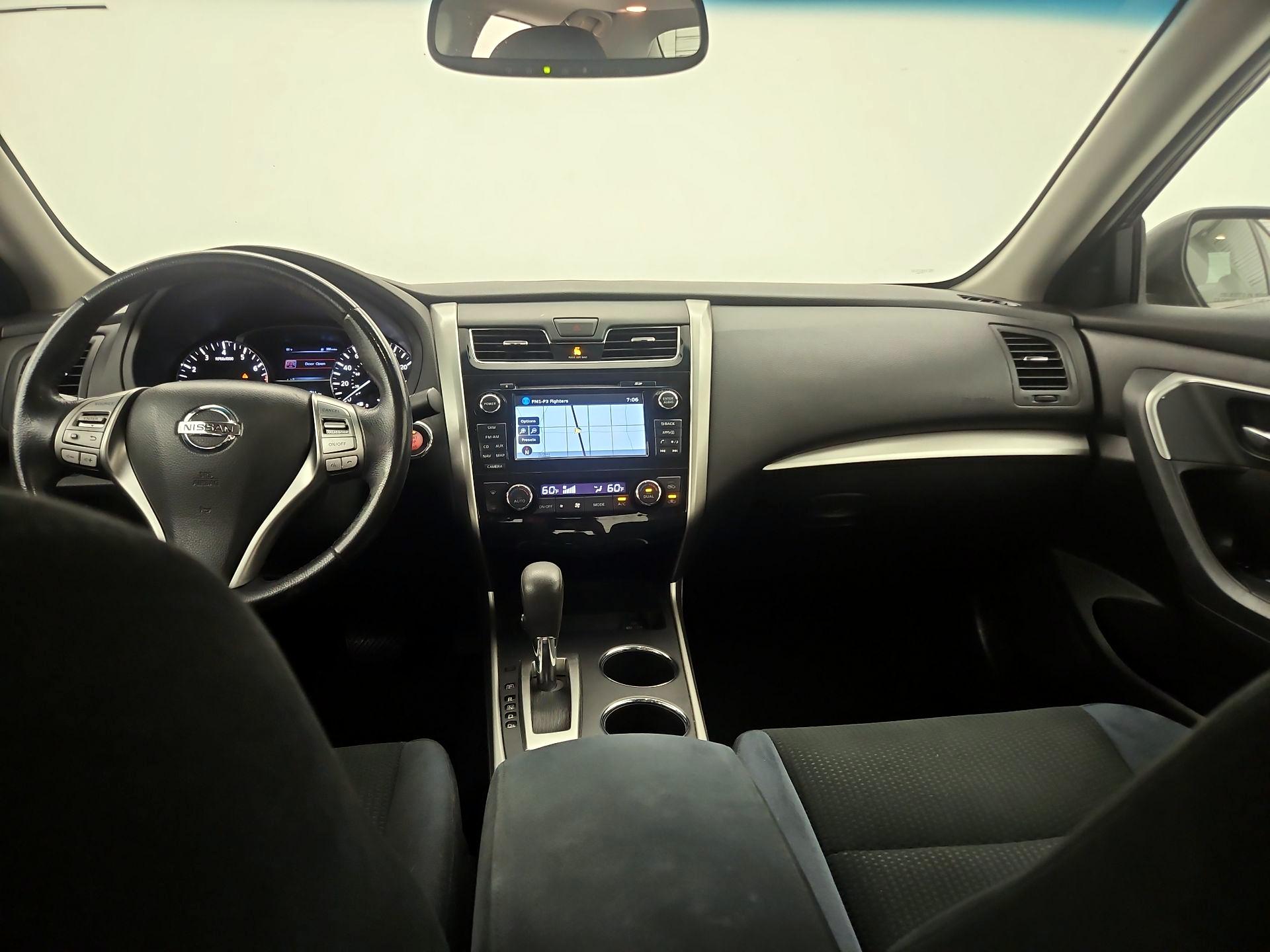 Thumbnail: 2015 Nissan Altima - 9