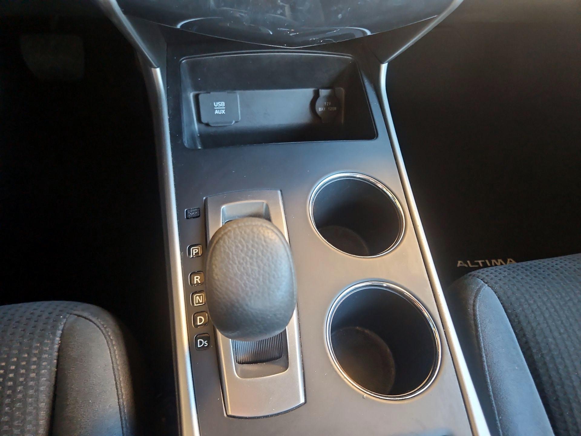 Thumbnail: 2015 Nissan Altima - 18