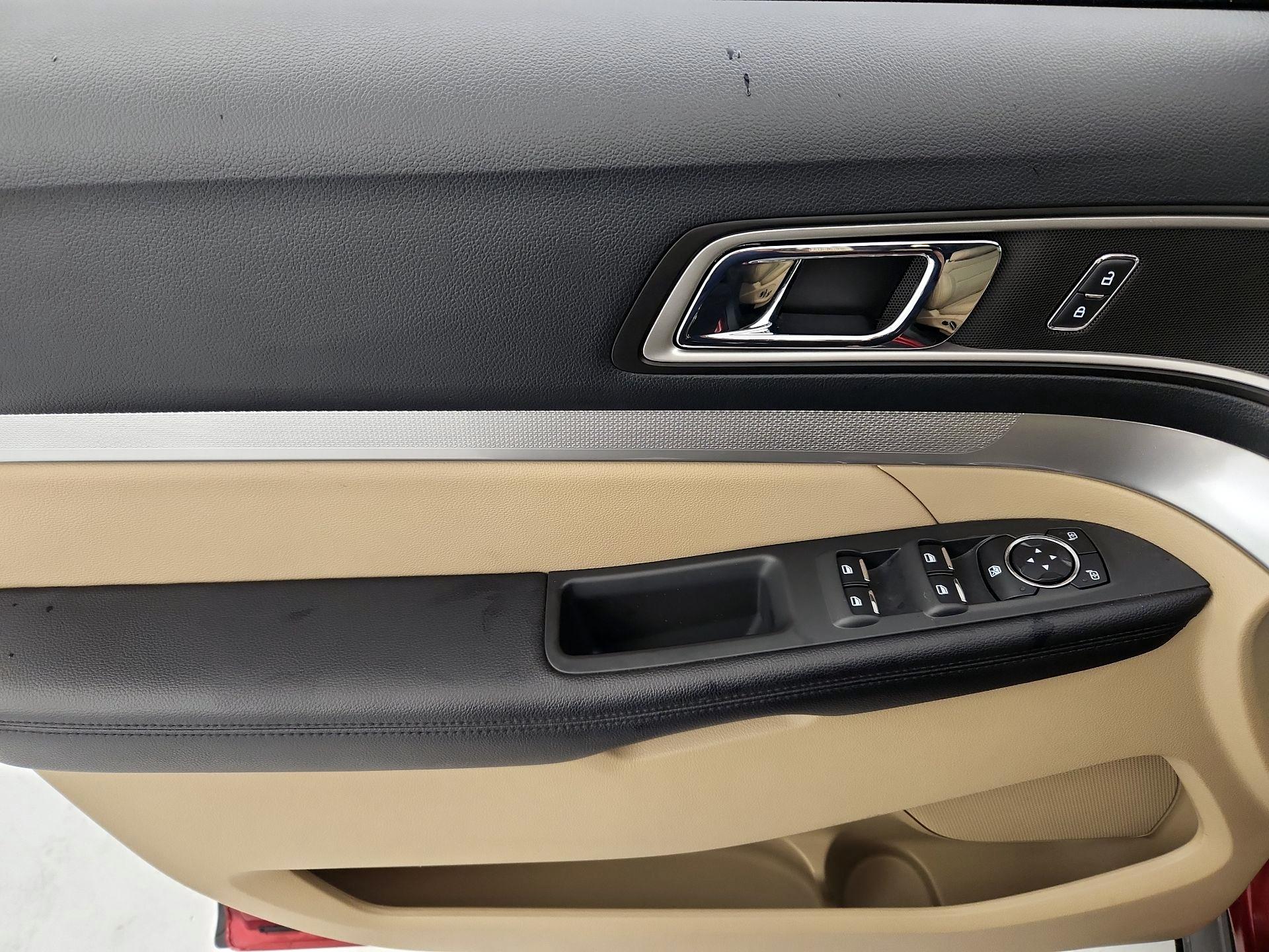 Thumbnail: 2016 Ford Explorer - 12