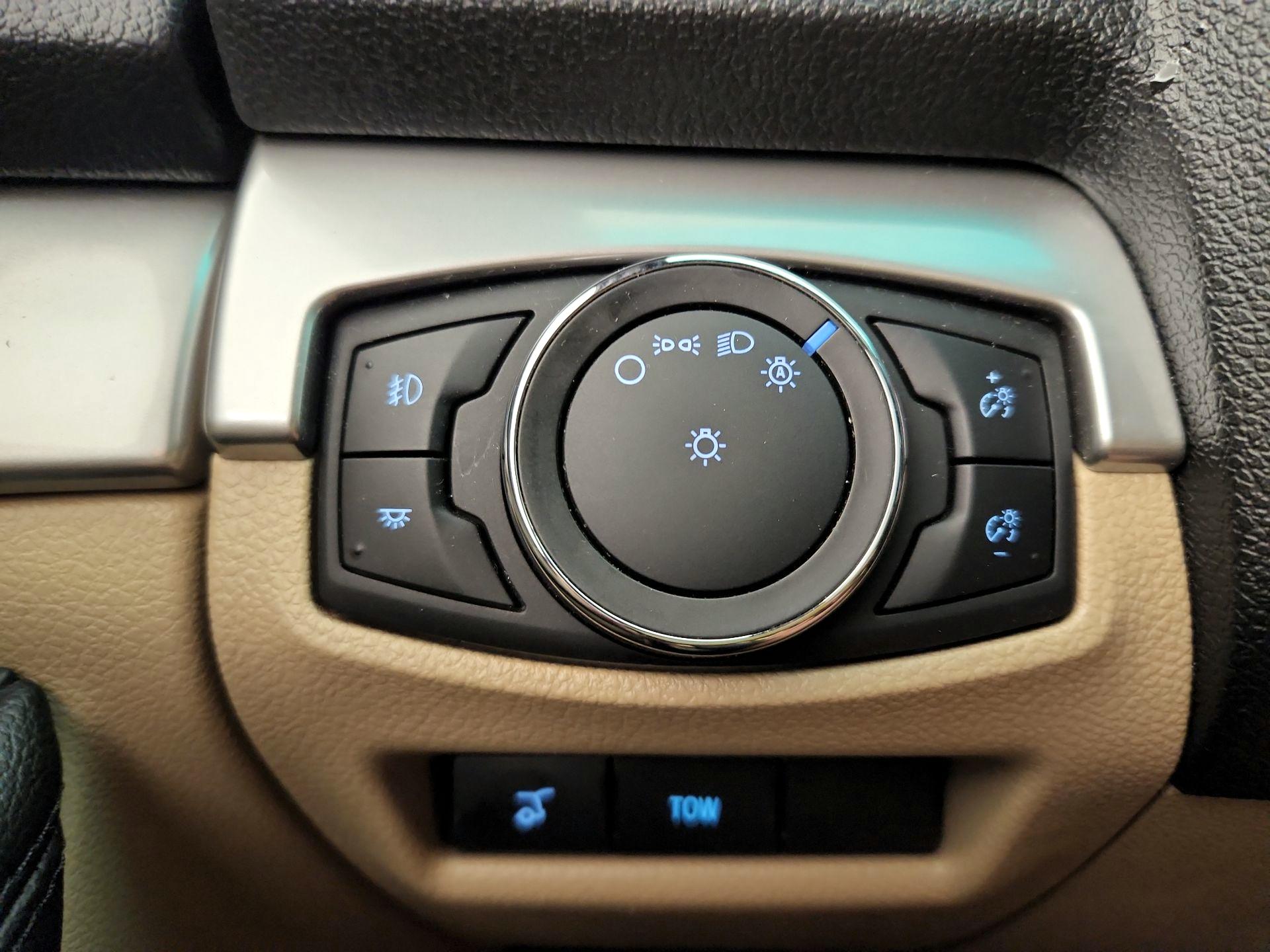 Thumbnail: 2016 Ford Explorer - 13