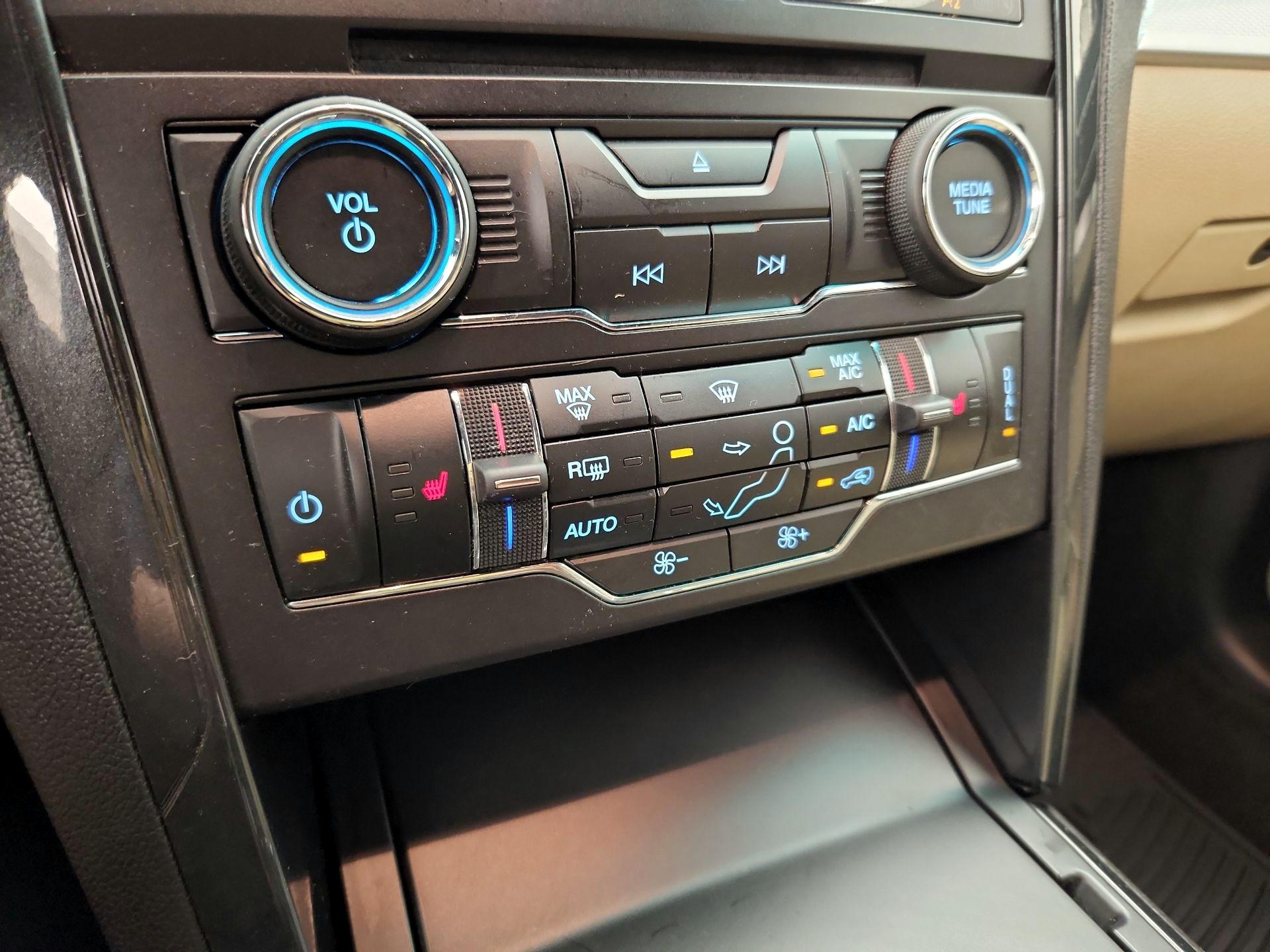 Thumbnail: 2016 Ford Explorer - 16