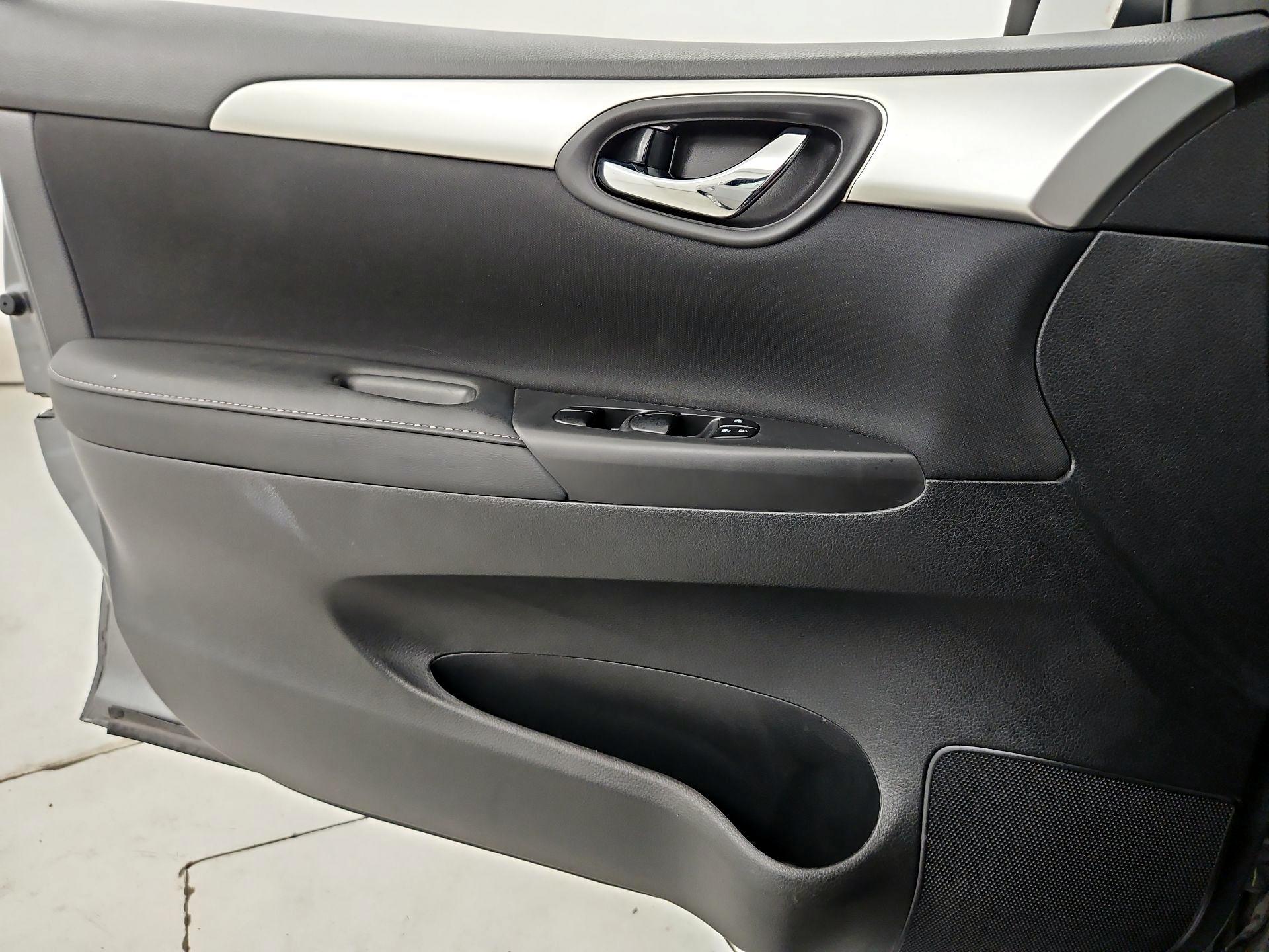 Thumbnail: 2018 Nissan Sentra - 12