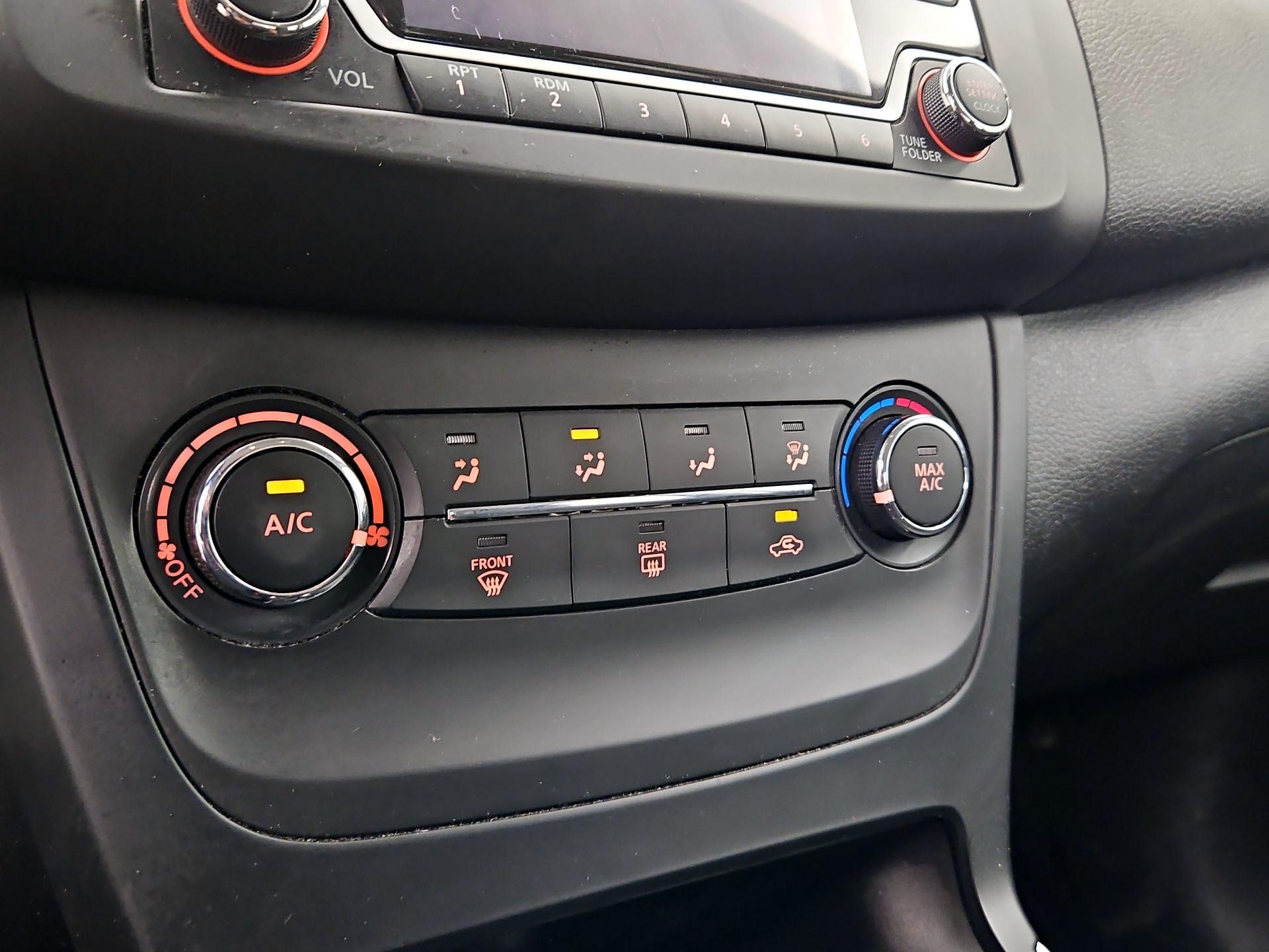 Thumbnail: 2018 Nissan Sentra - 16