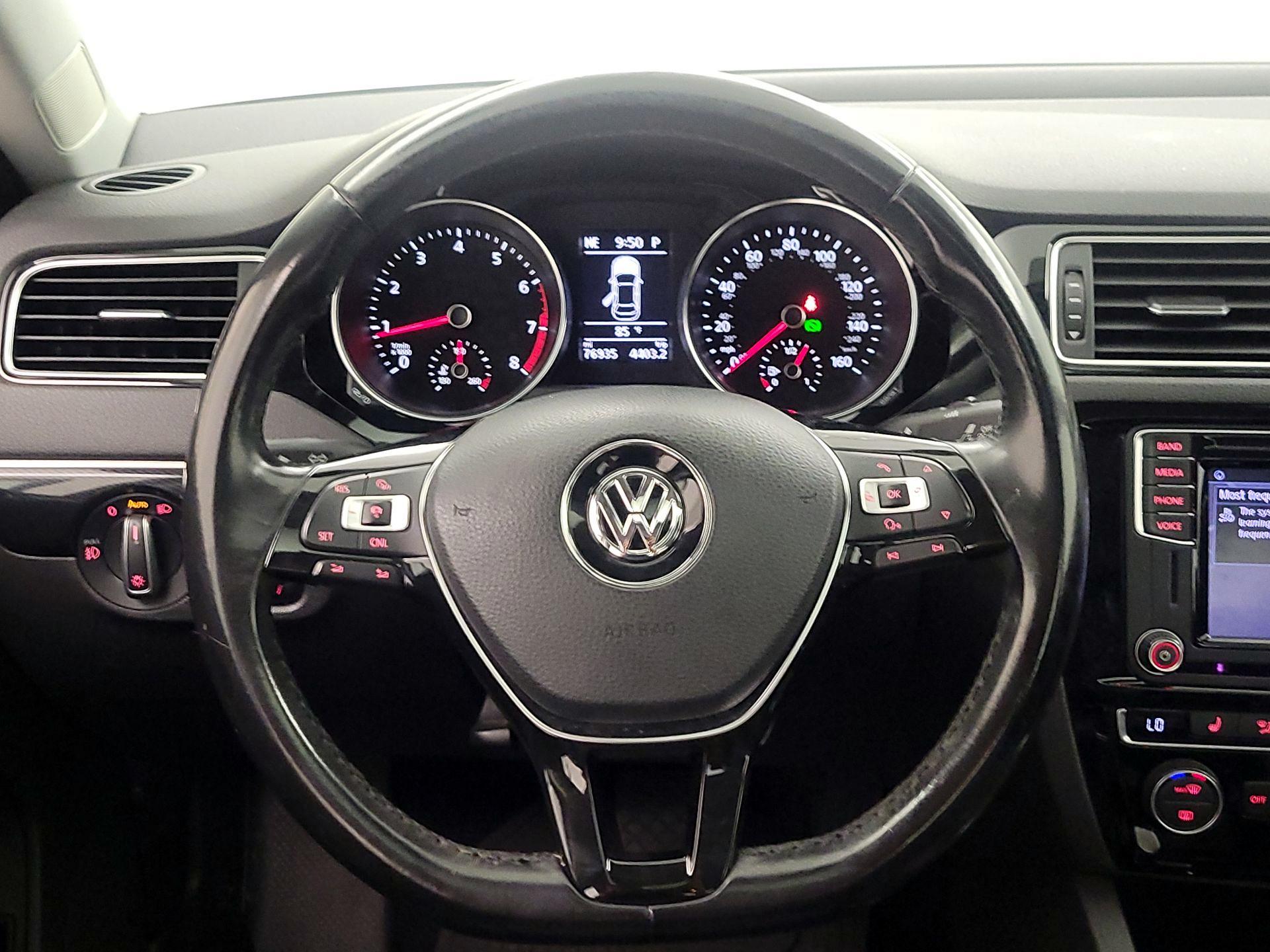 Thumbnail: 2017 Volkswagen Jetta - 10