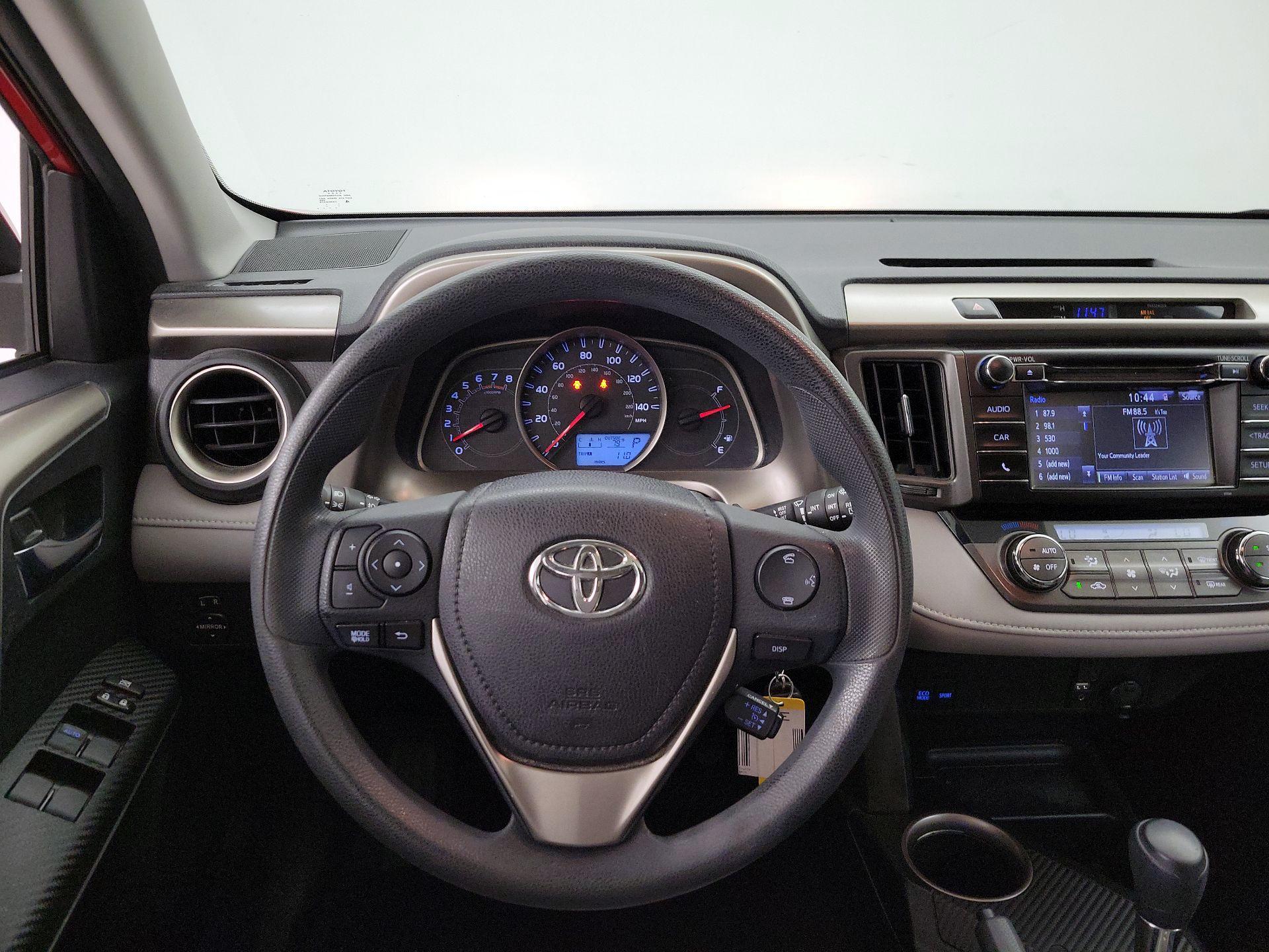 Thumbnail: 2015 Toyota RAV4 - 10