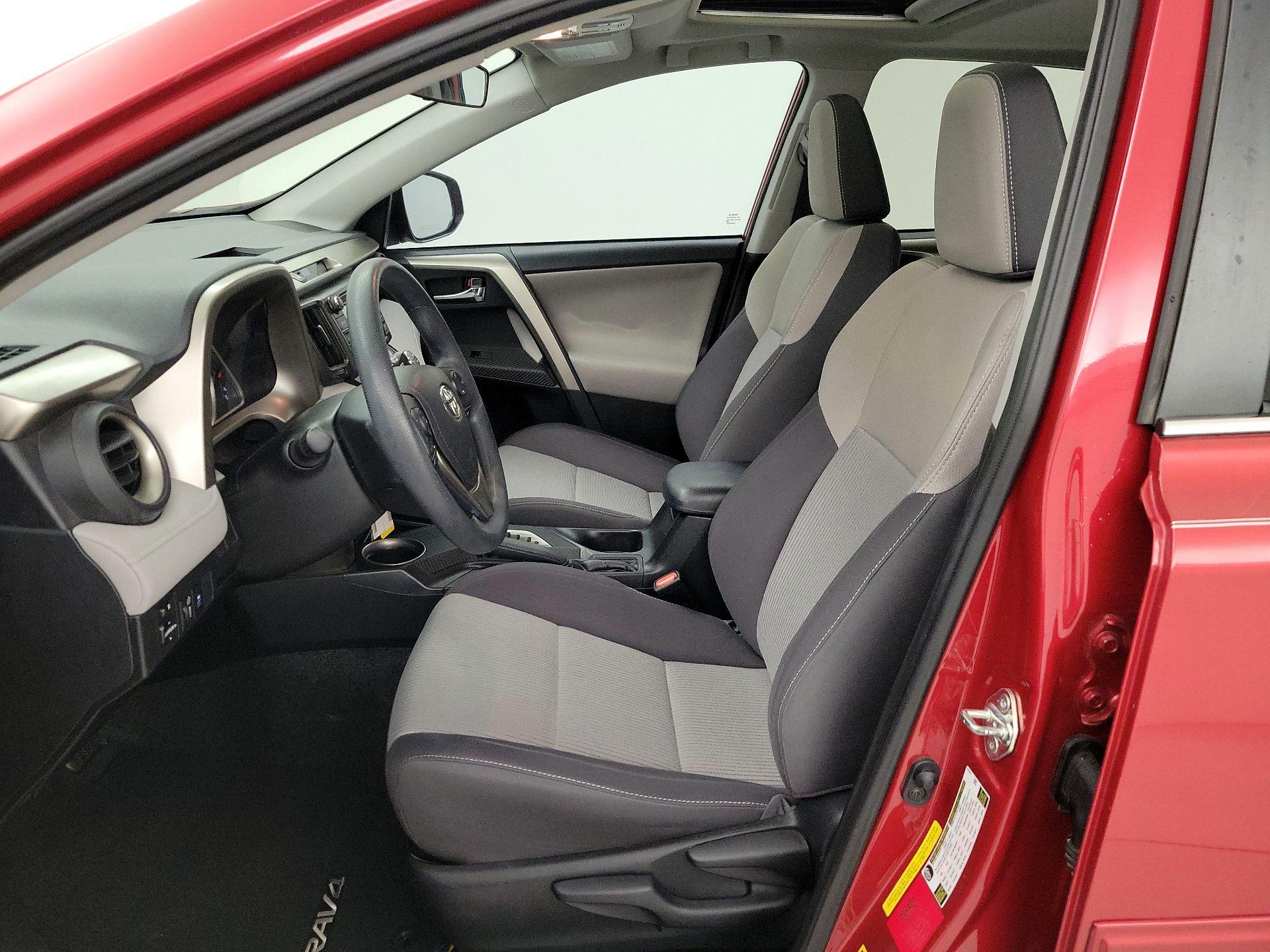 Thumbnail: 2015 Toyota RAV4 - 11