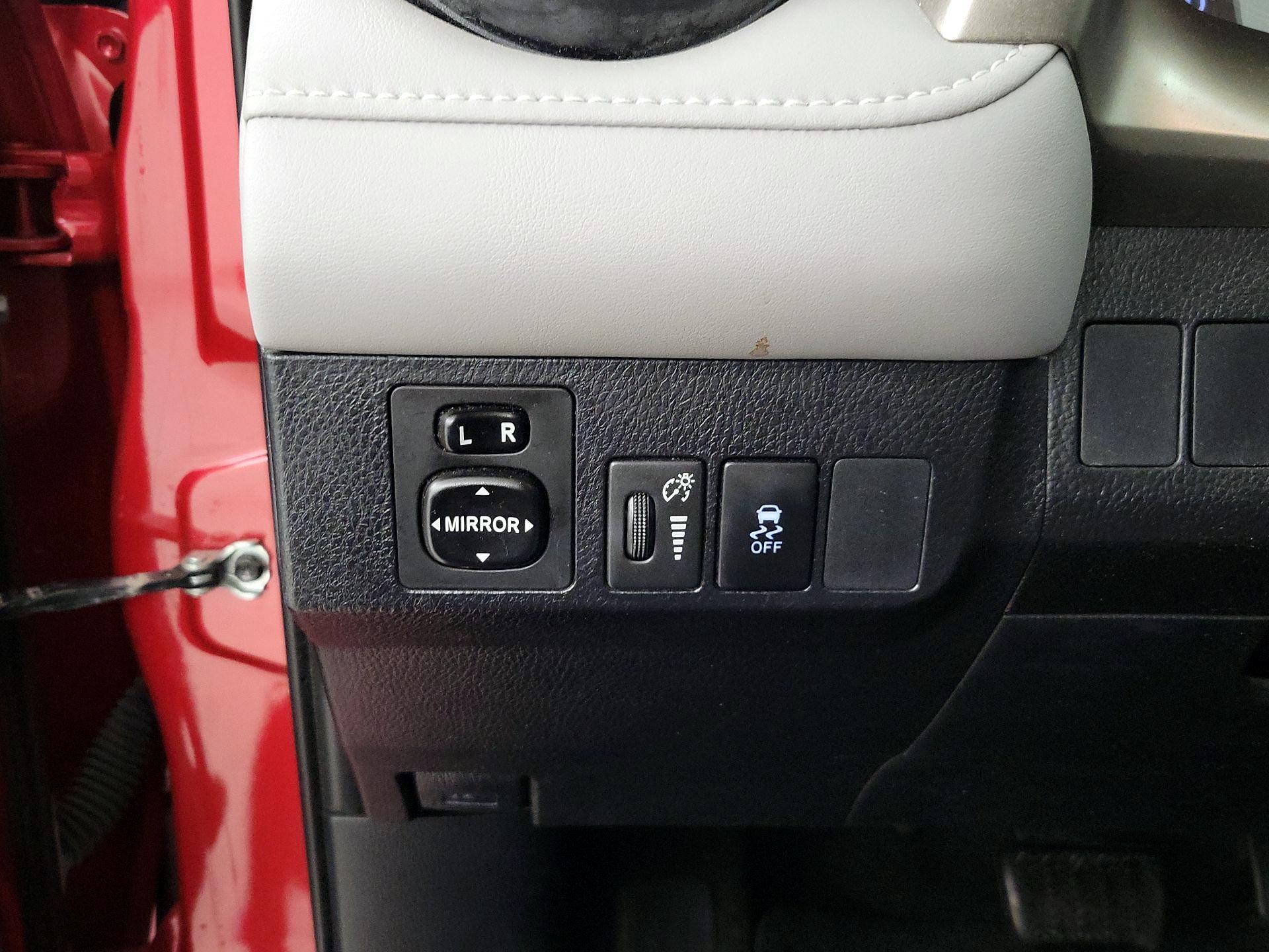 Thumbnail: 2015 Toyota RAV4 - 13