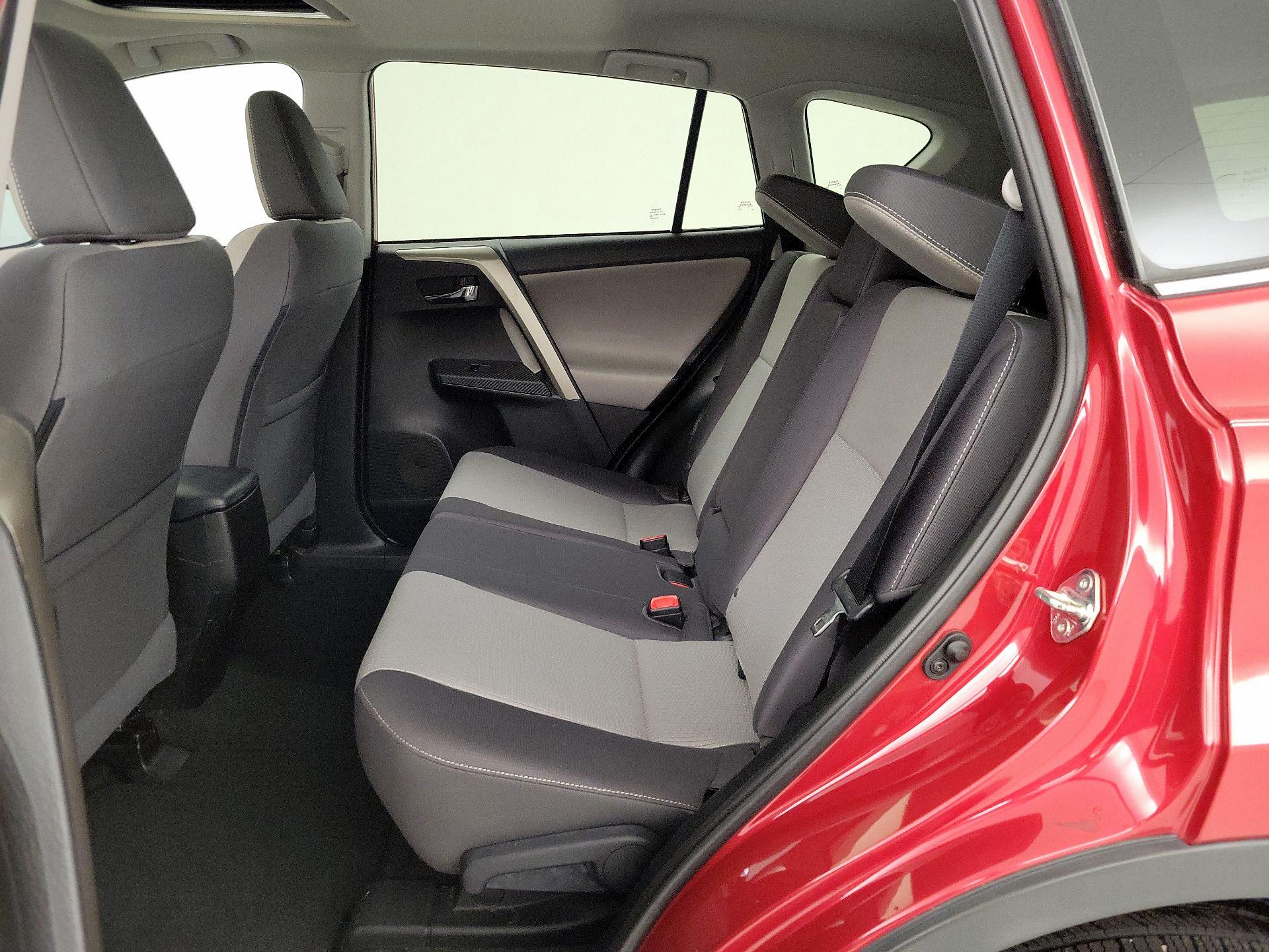 Thumbnail: 2015 Toyota RAV4 - 19