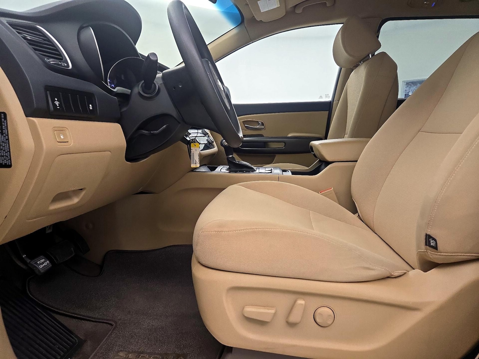 2015 Kia Sedona LX - Photo 12