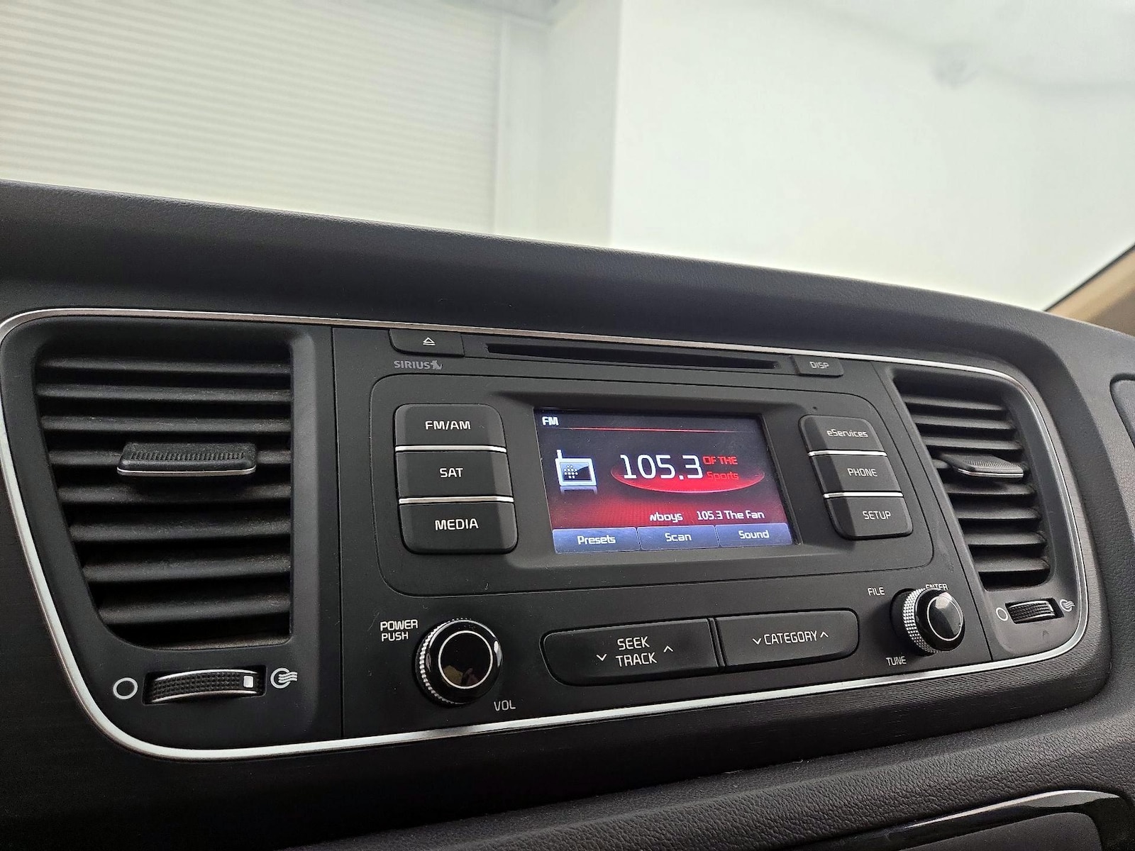 2015 Kia Sedona LX - Photo 16