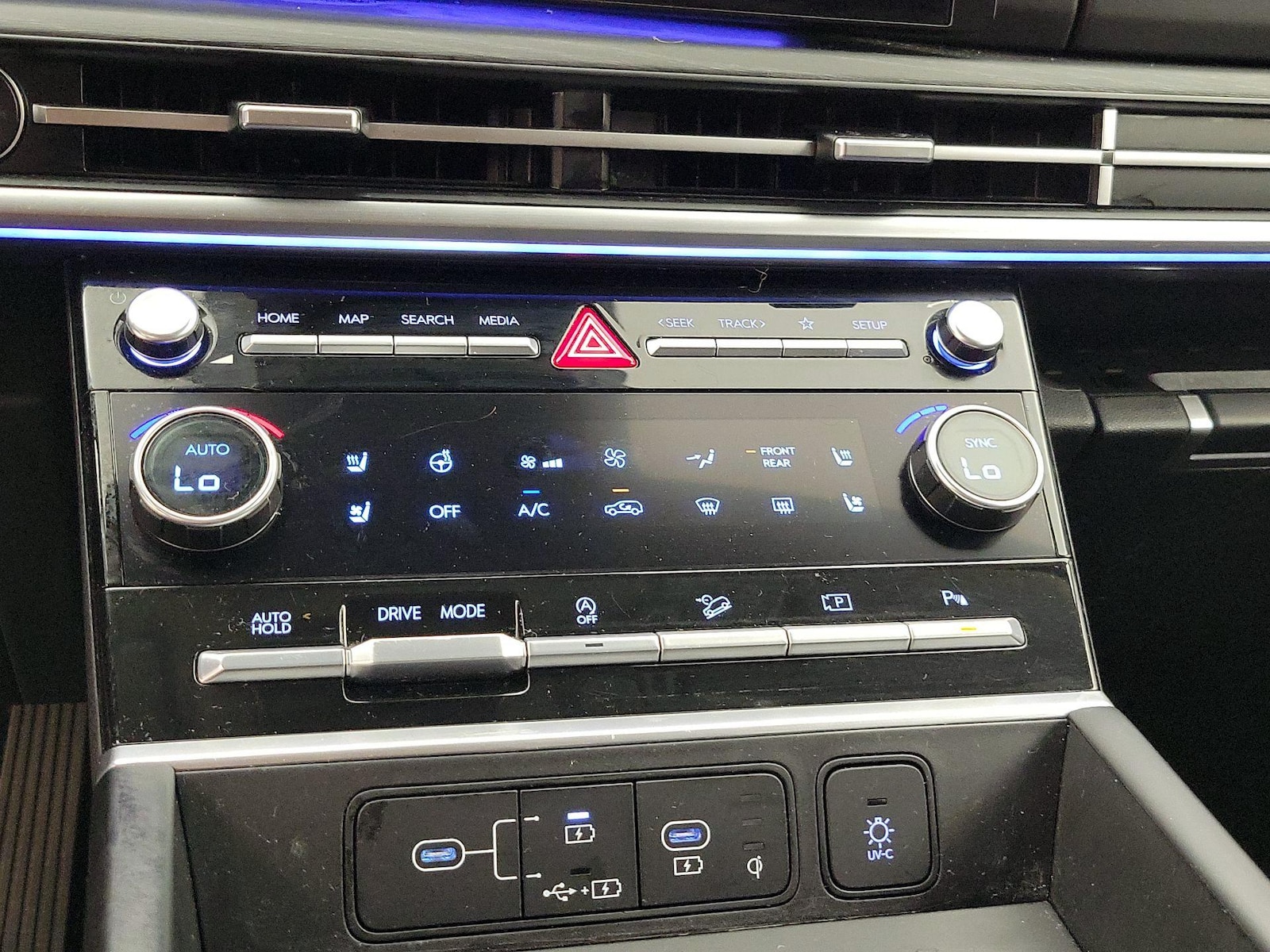 2024 Hyundai Santa Fe Limited - Photo 17