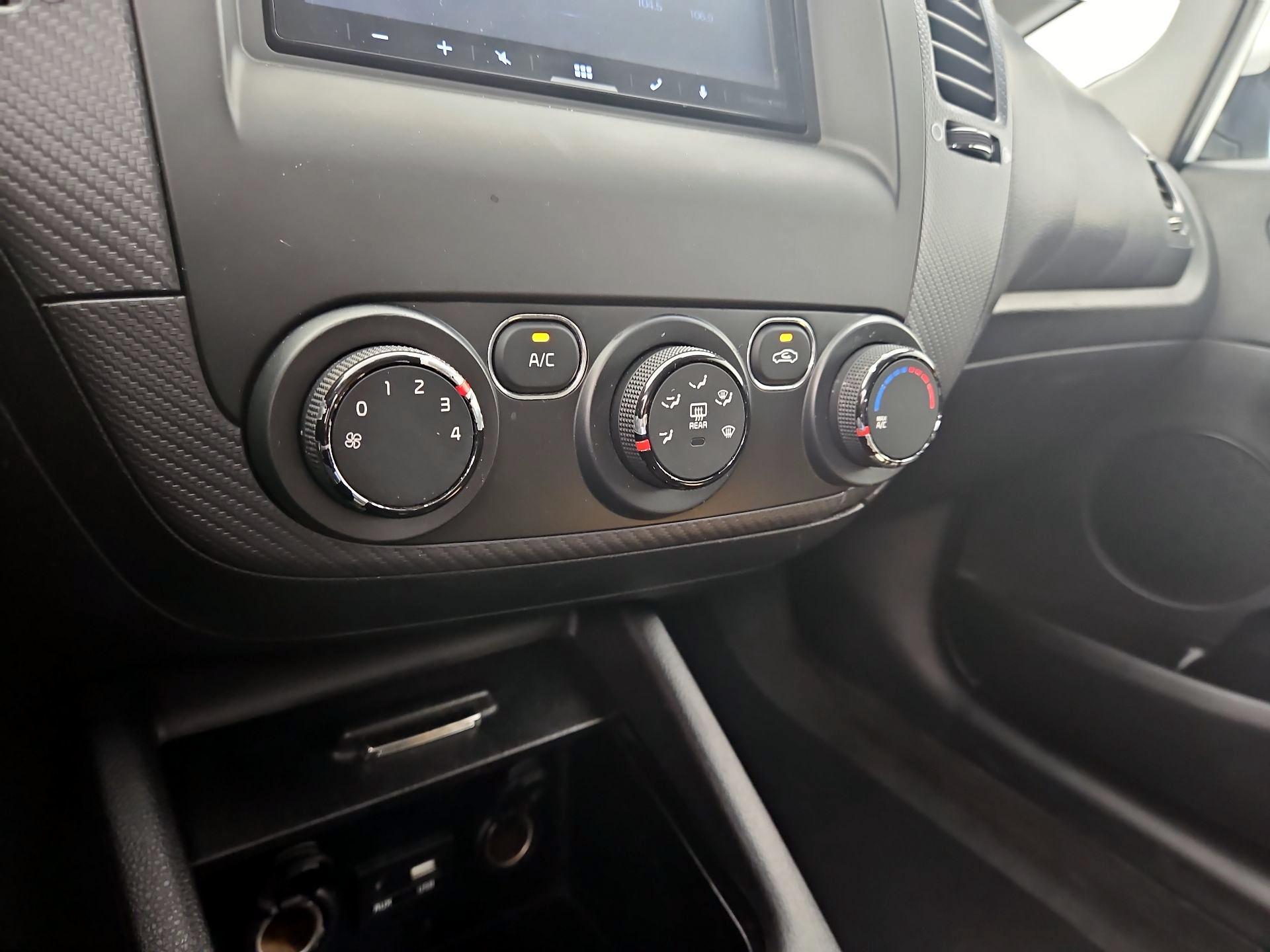 Thumbnail: 2017 Kia Forte - 16