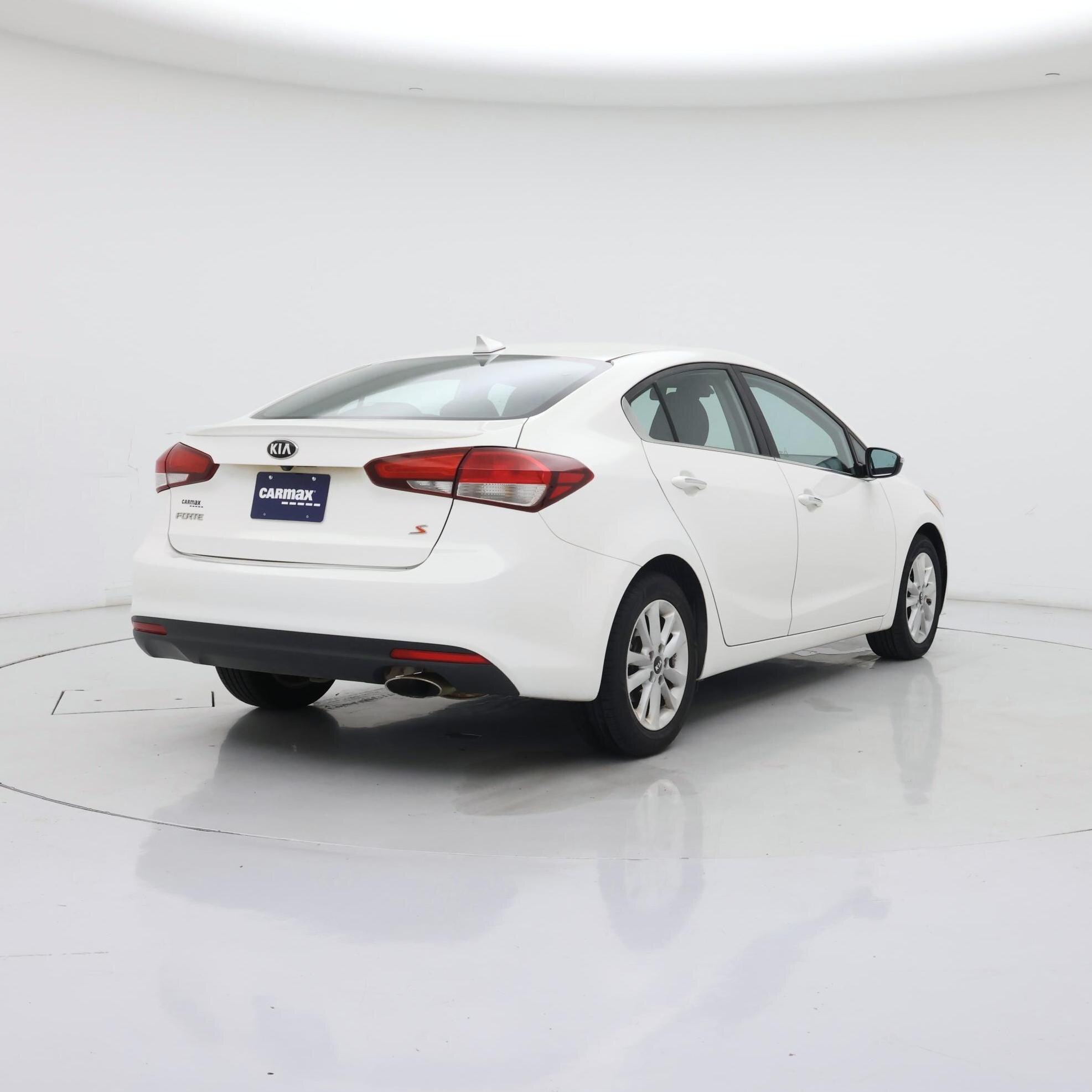 Thumbnail: 2017 Kia Forte - 8