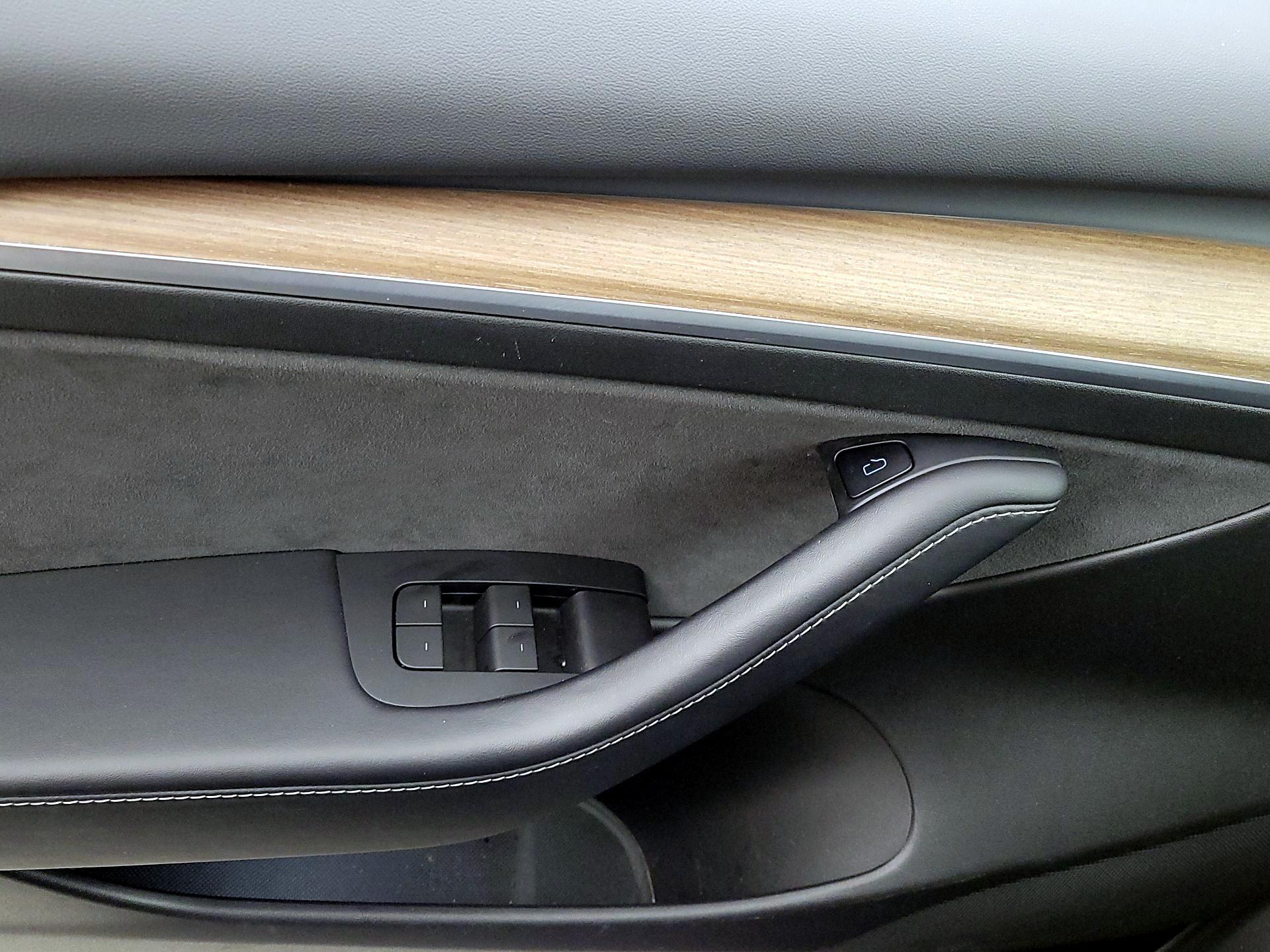 Thumbnail: 2022 Tesla Model 3 - 12