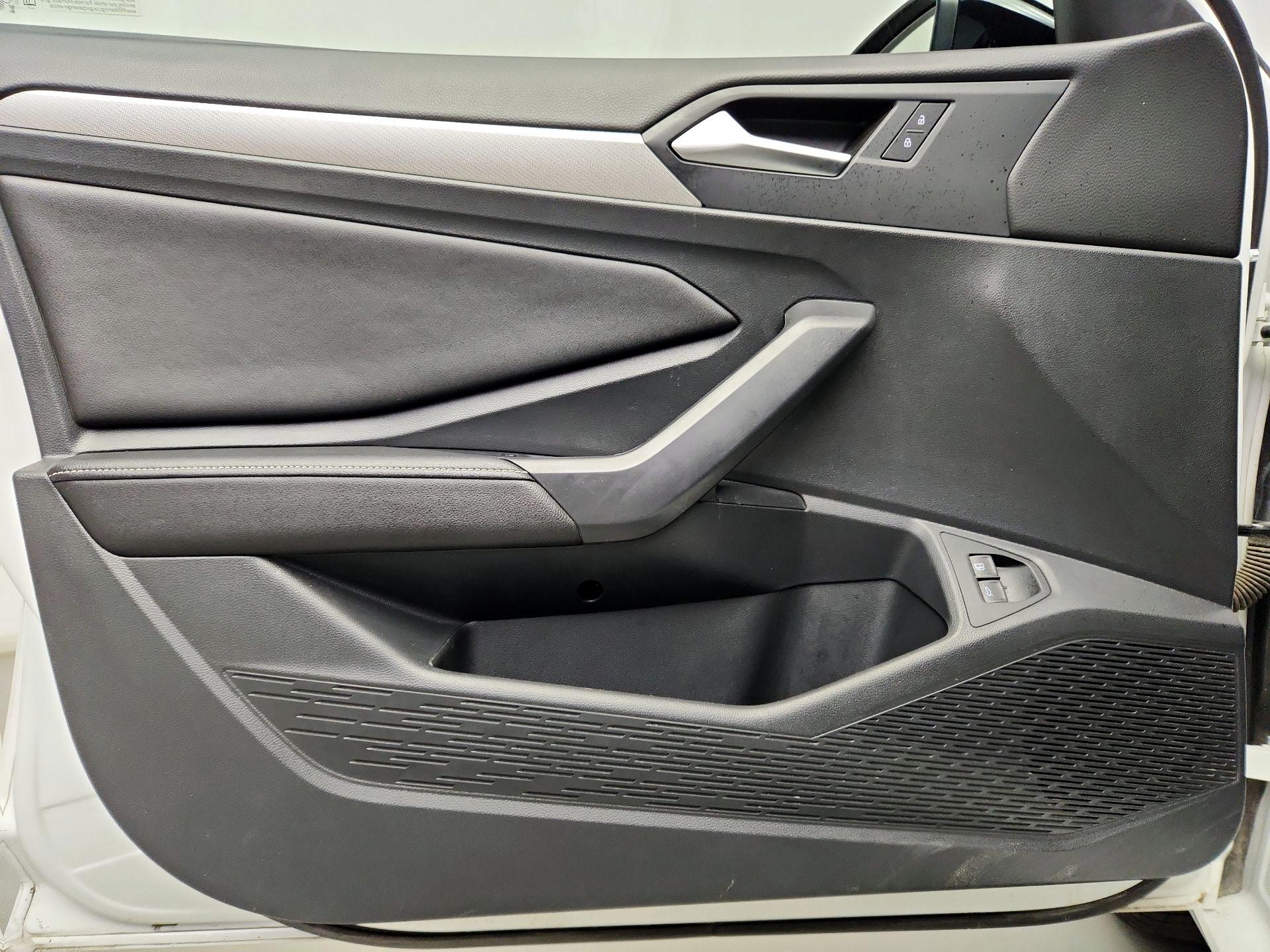 Thumbnail: 2023 Volkswagen Jetta - 12
