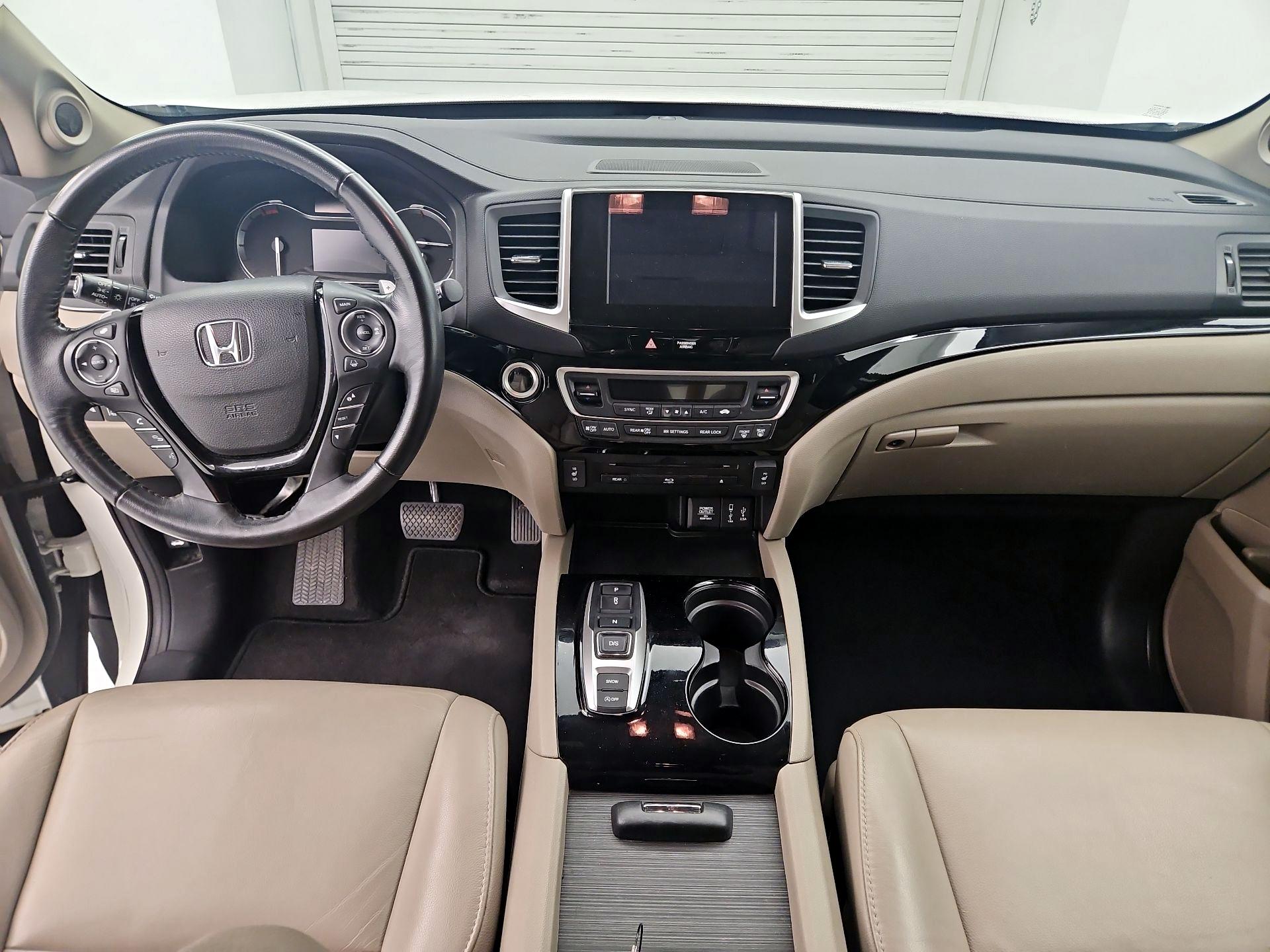 Thumbnail: 2017 Honda Pilot - 9