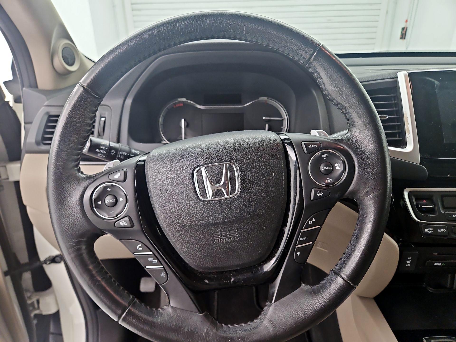 Thumbnail: 2017 Honda Pilot - 10