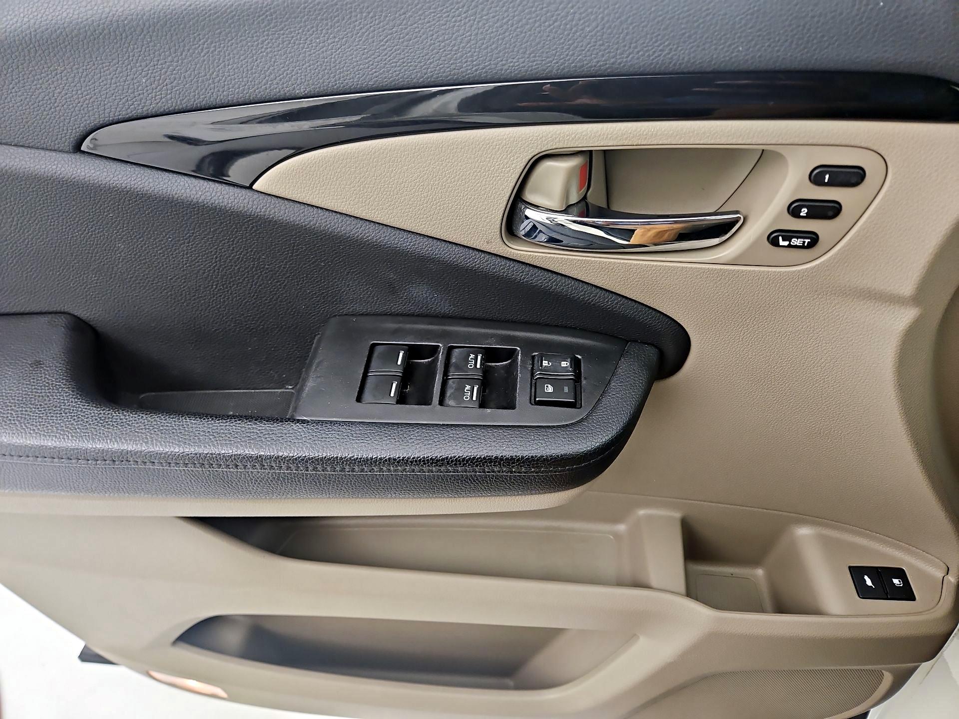 Thumbnail: 2017 Honda Pilot - 12