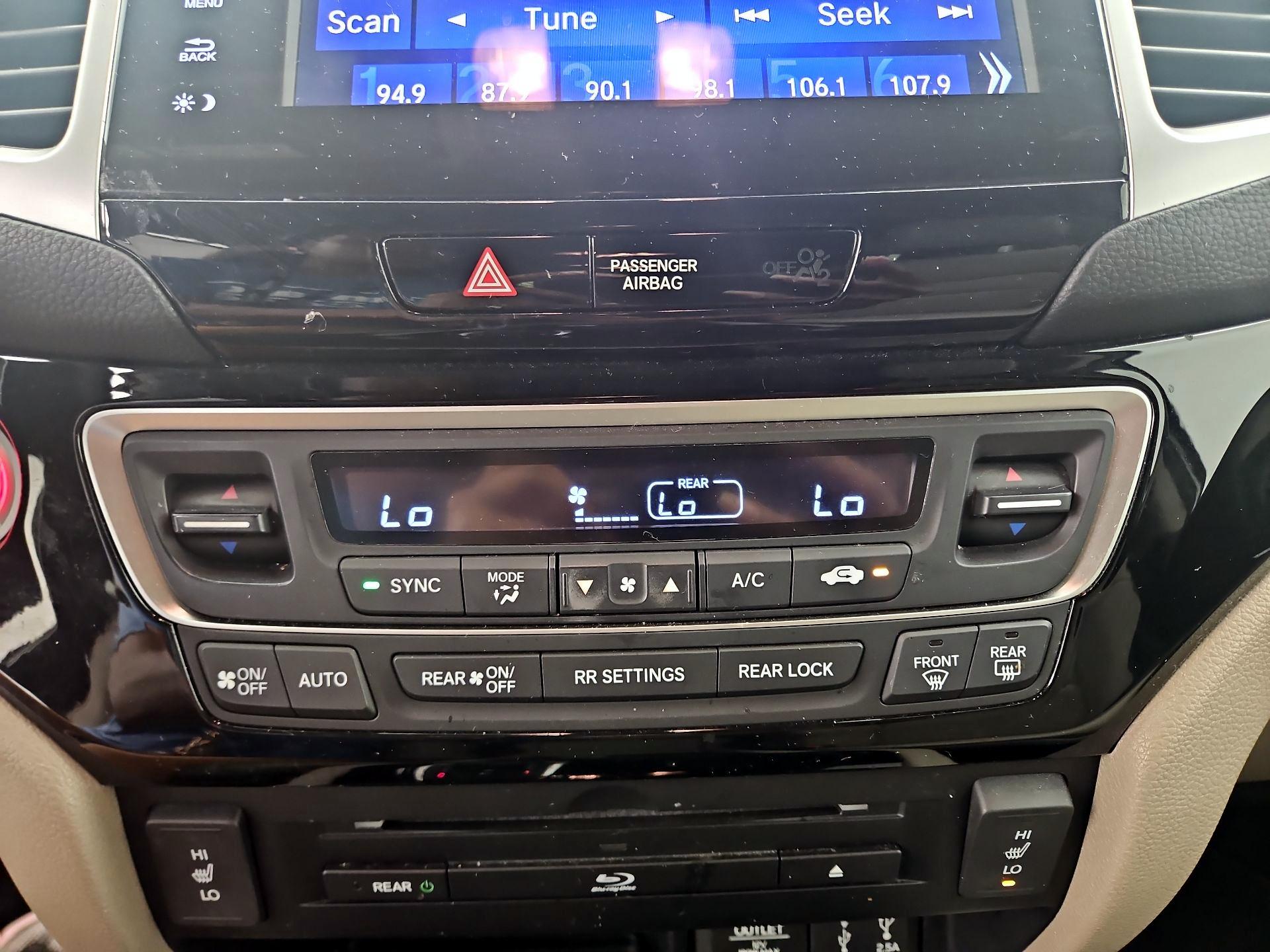 Thumbnail: 2017 Honda Pilot - 17