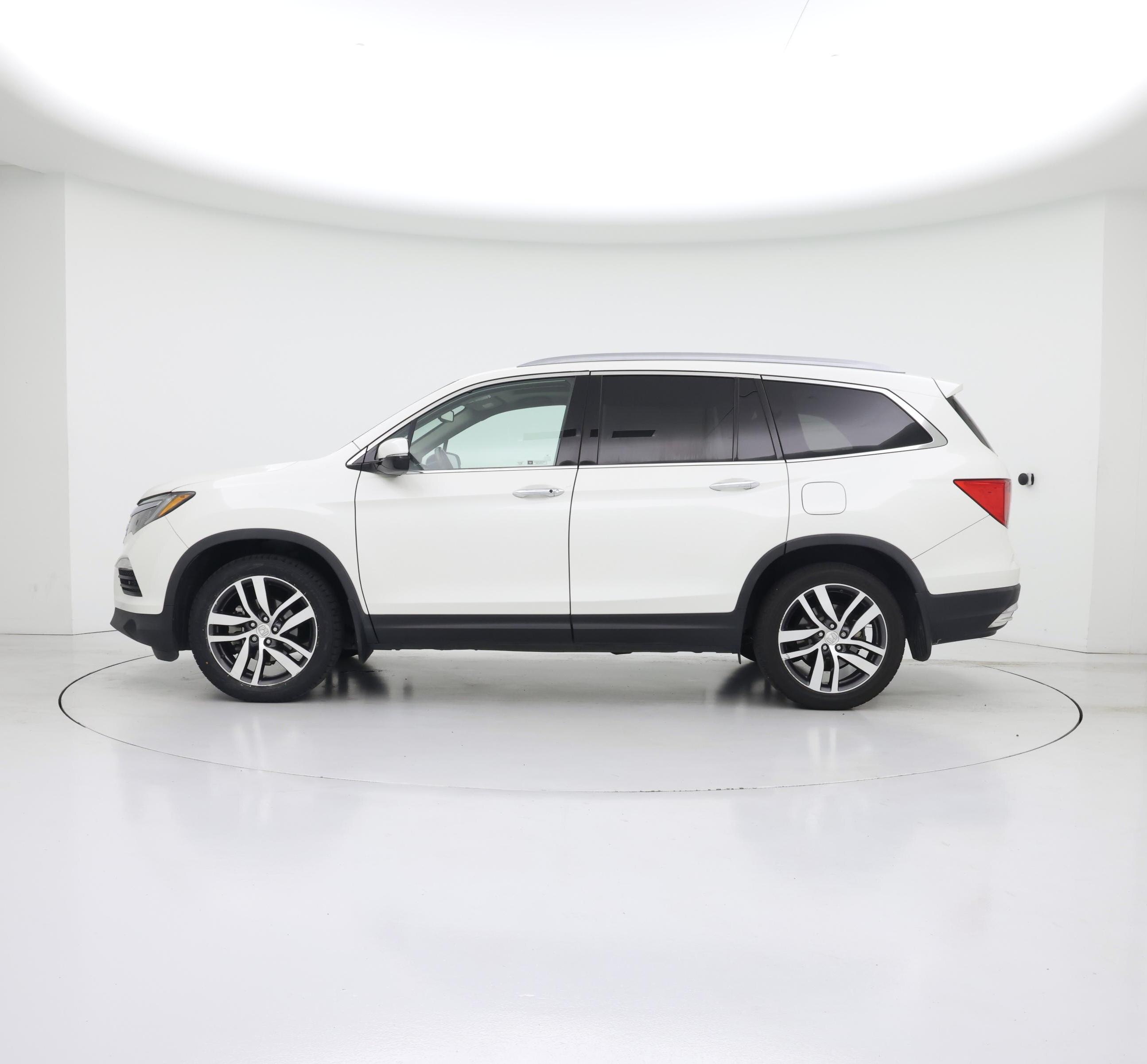 Thumbnail: 2017 Honda Pilot - 3