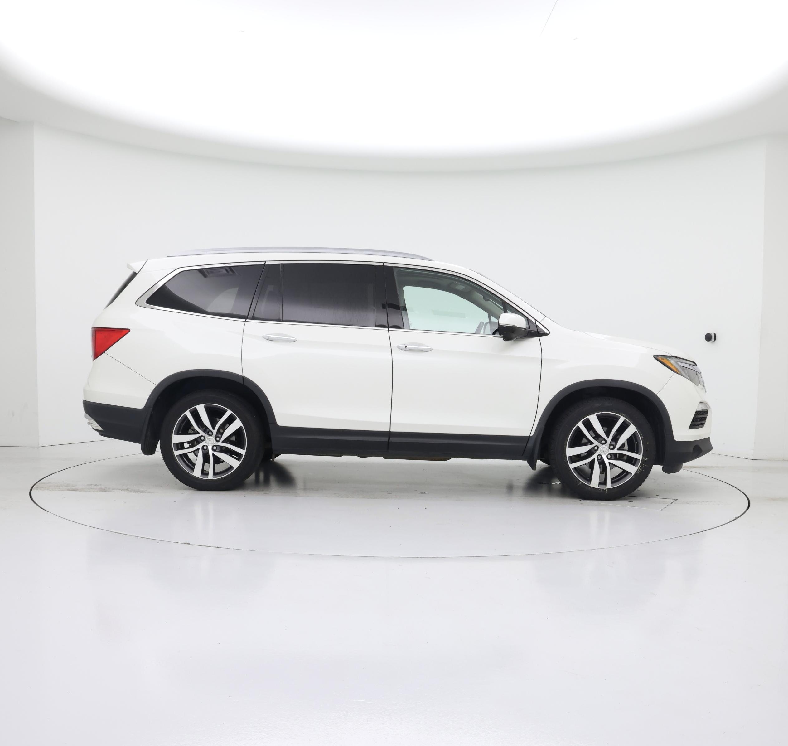 Thumbnail: 2017 Honda Pilot - 7
