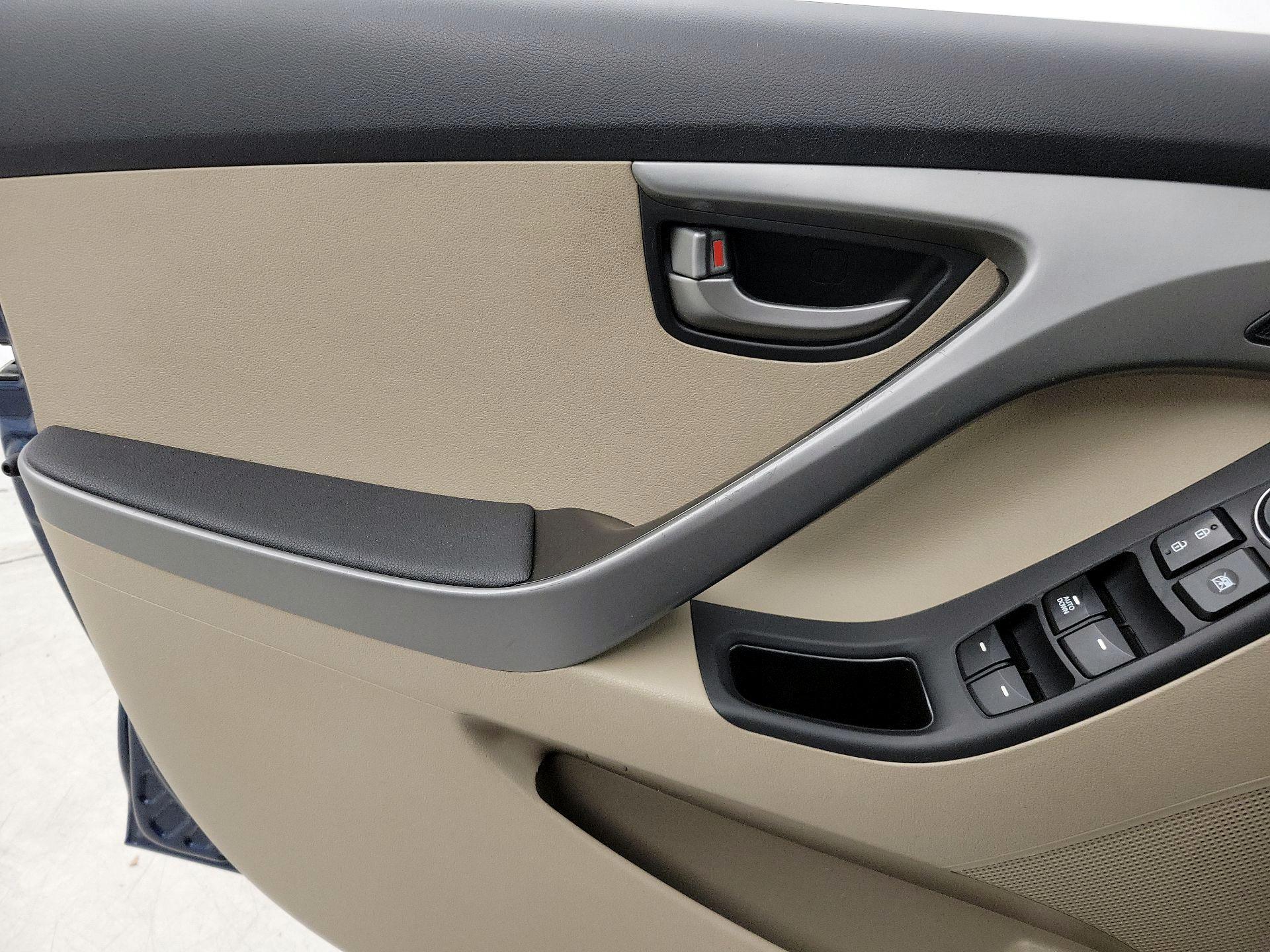 Thumbnail: 2015 Hyundai Elantra - 12