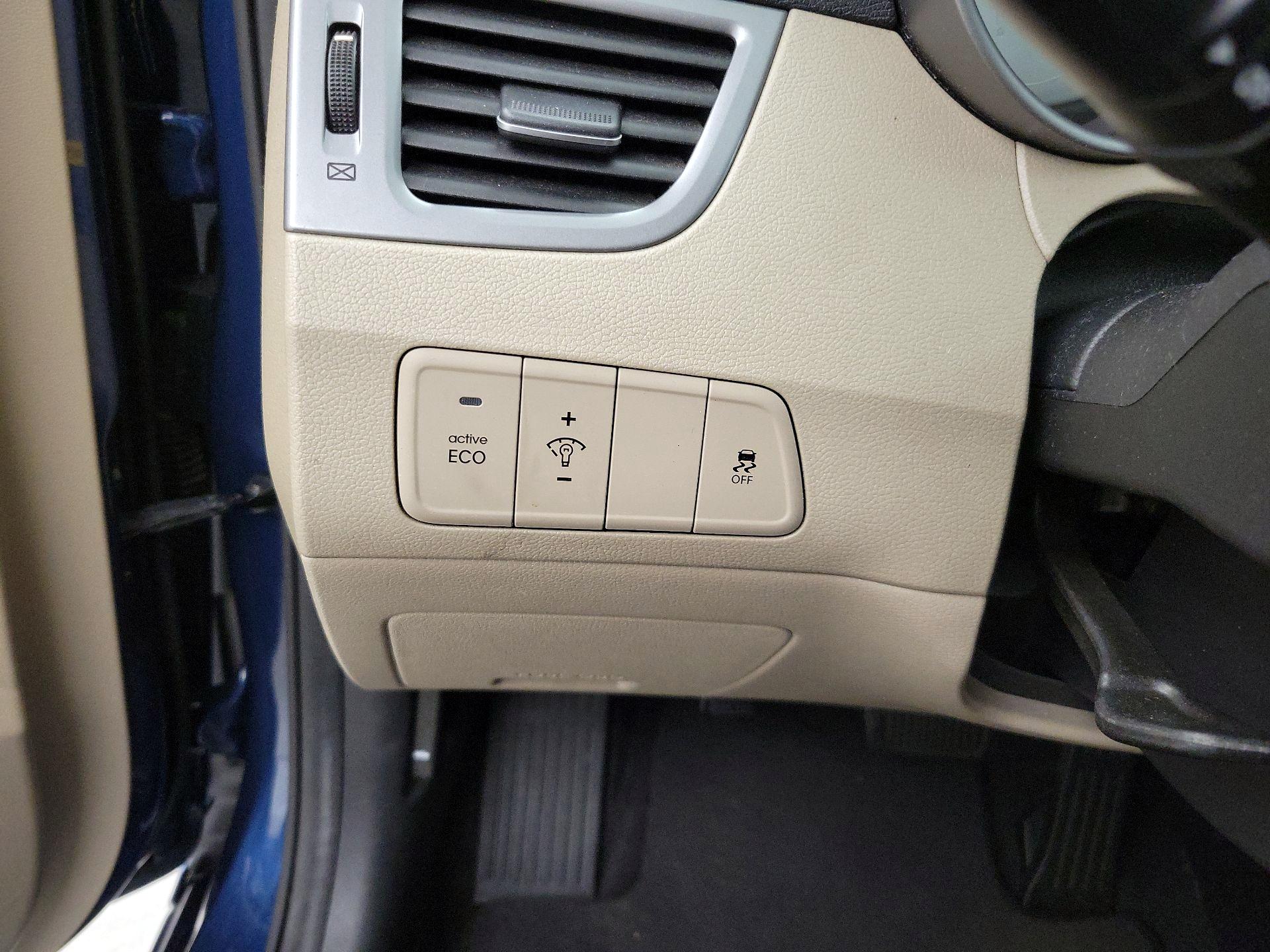 Thumbnail: 2015 Hyundai Elantra - 13