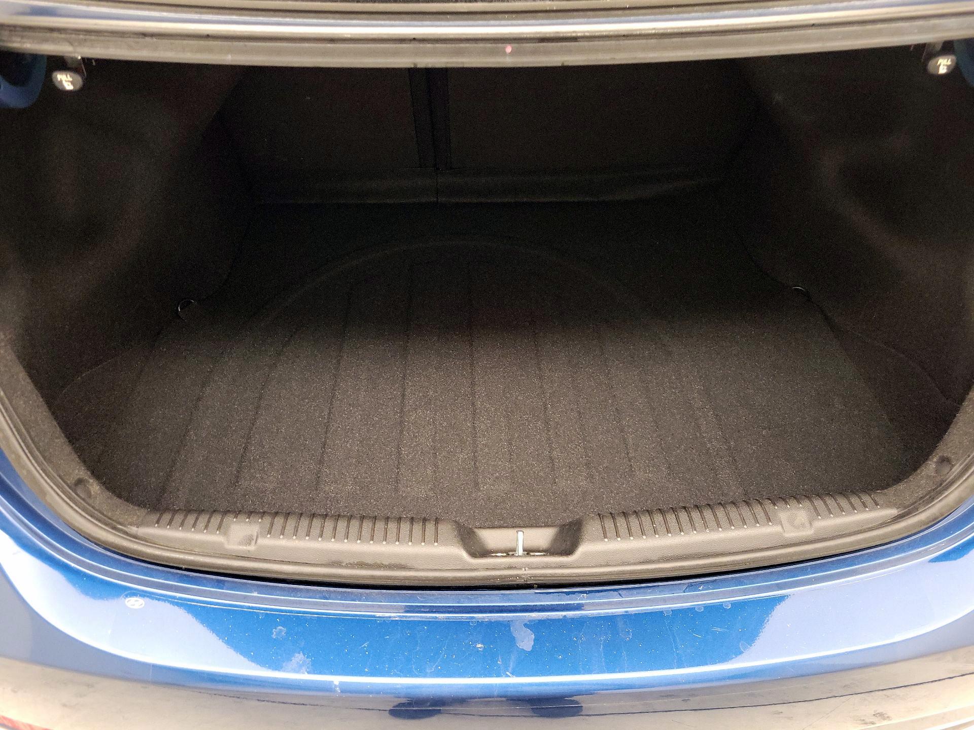 Thumbnail: 2015 Hyundai Elantra - 19