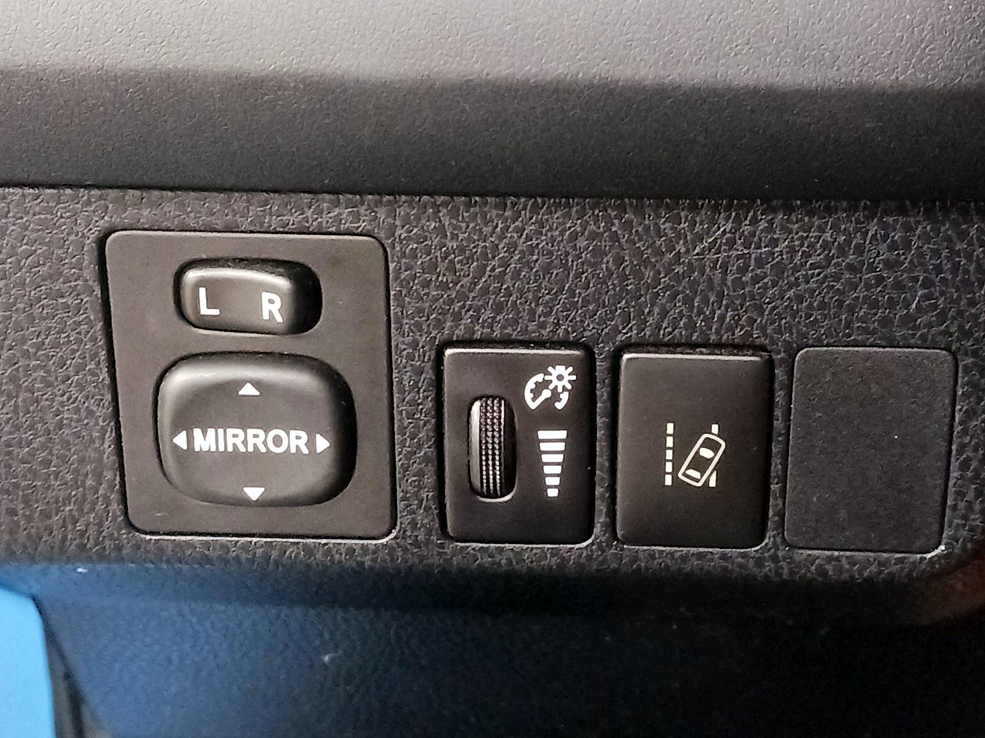 Thumbnail: 2018 Toyota RAV4 - 13