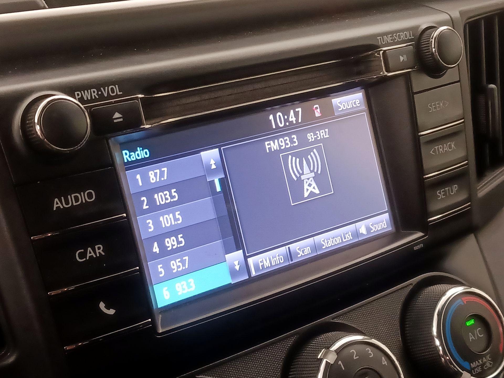 Thumbnail: 2018 Toyota RAV4 - 15