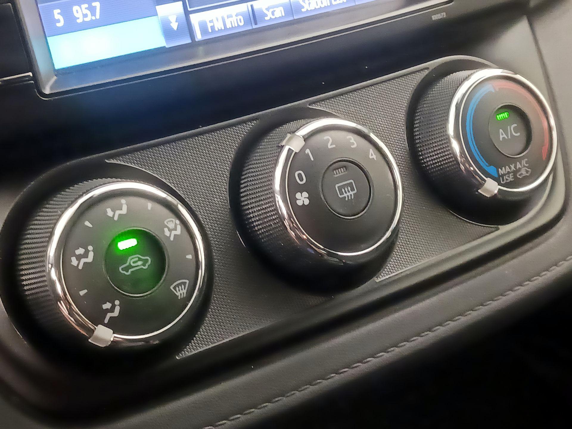 Thumbnail: 2018 Toyota RAV4 - 16