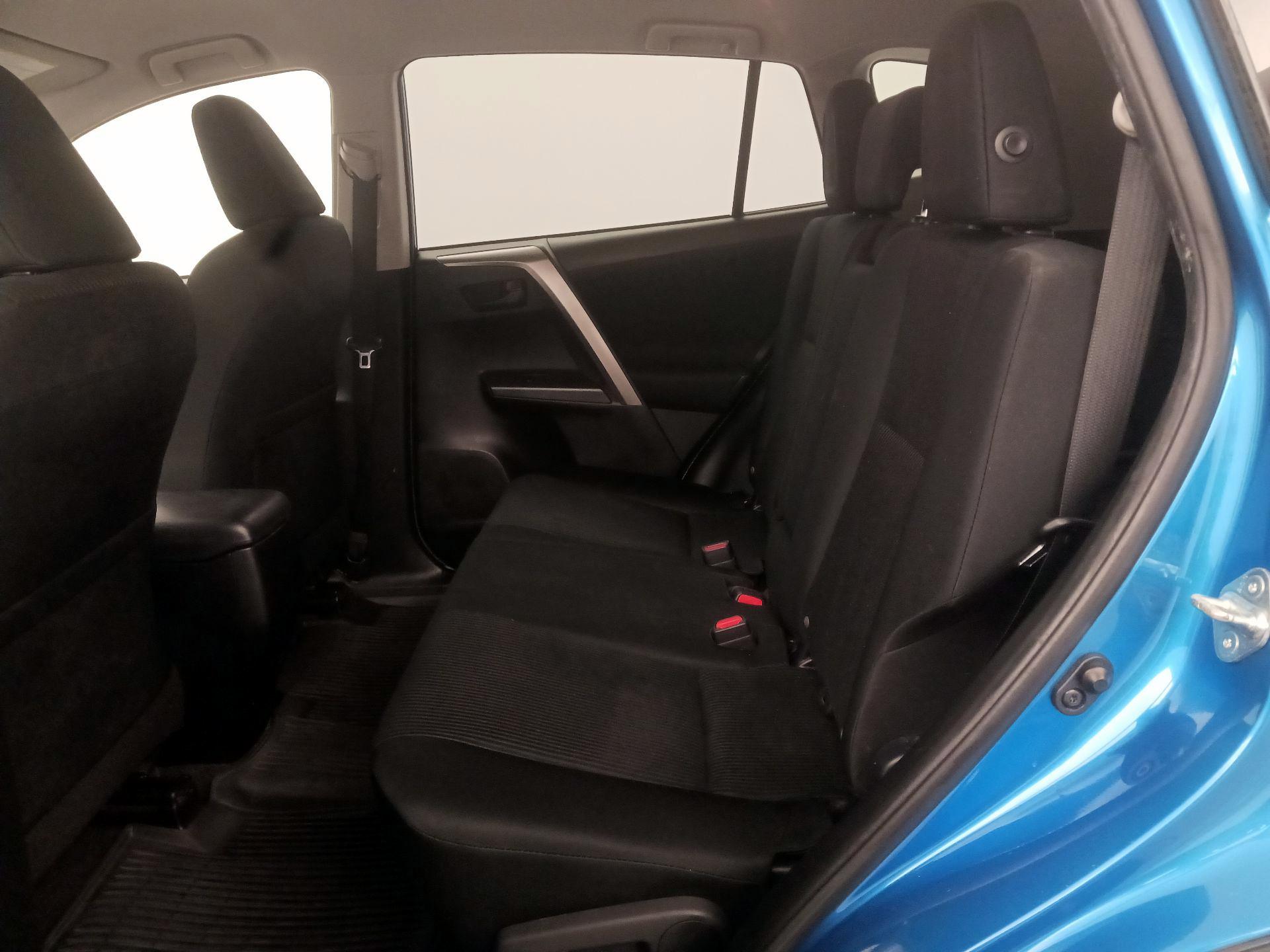 Thumbnail: 2018 Toyota RAV4 - 19