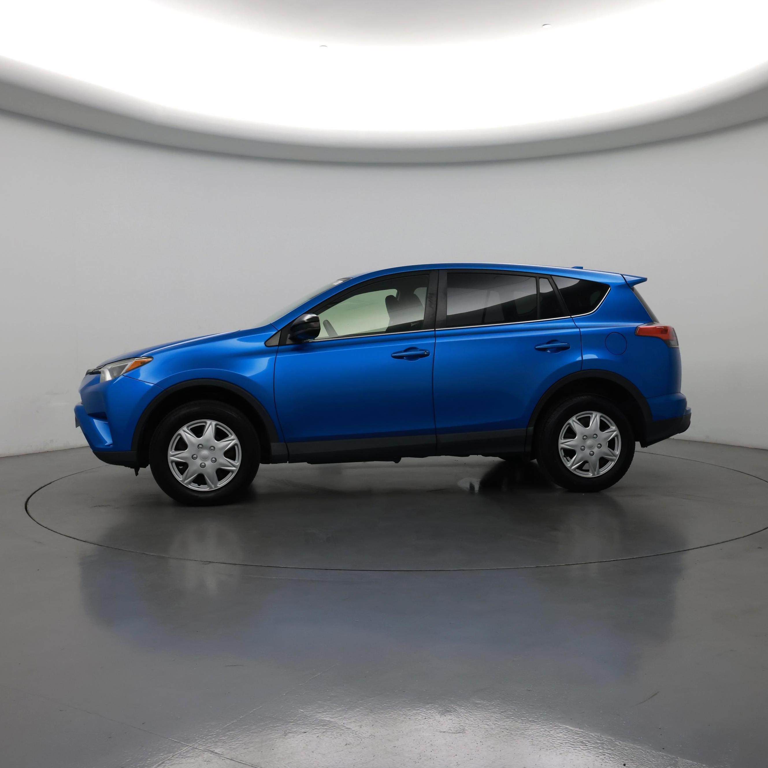 Thumbnail: 2018 Toyota RAV4 - 3