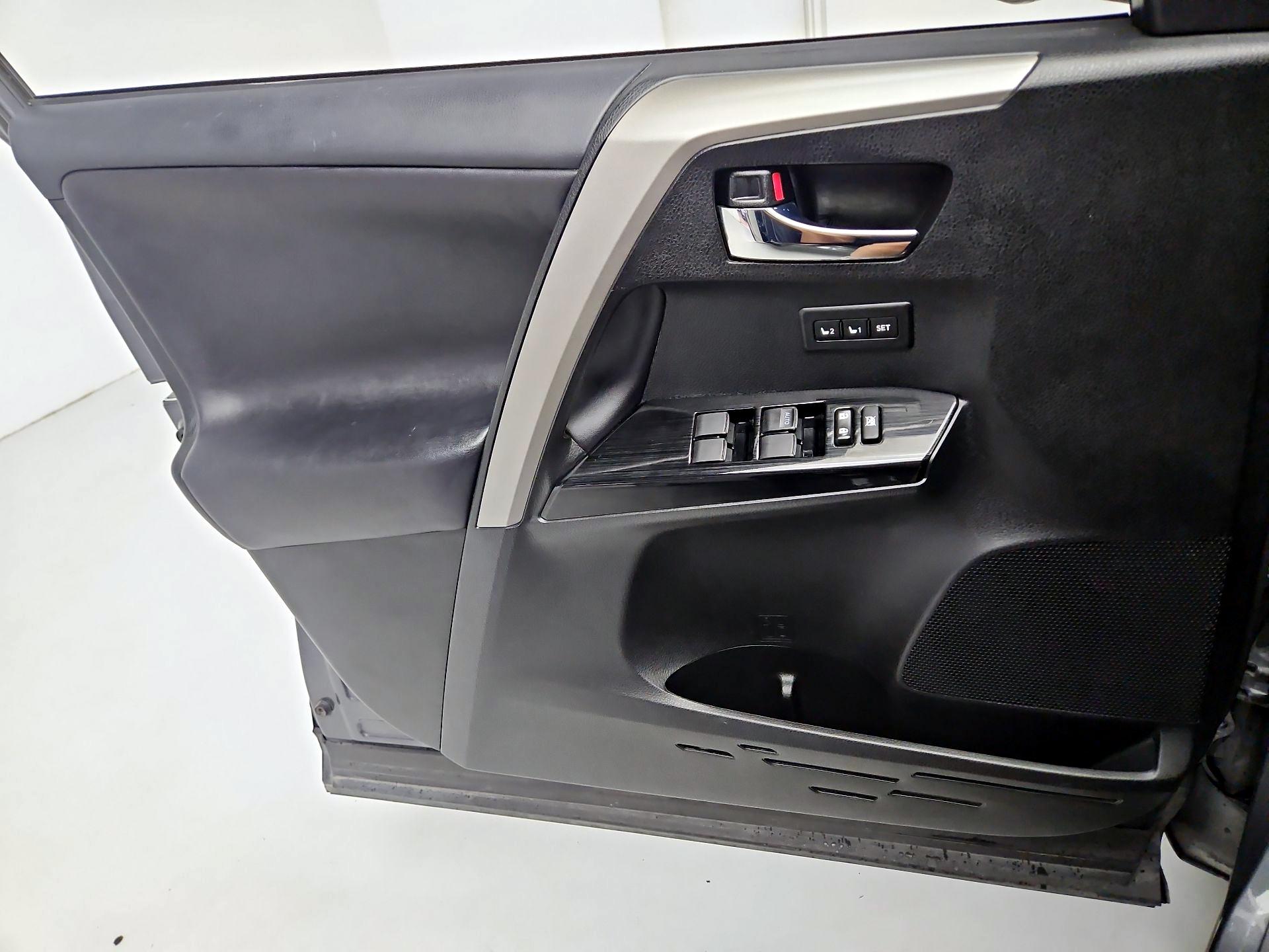 Thumbnail: 2018 Toyota RAV4 - 10