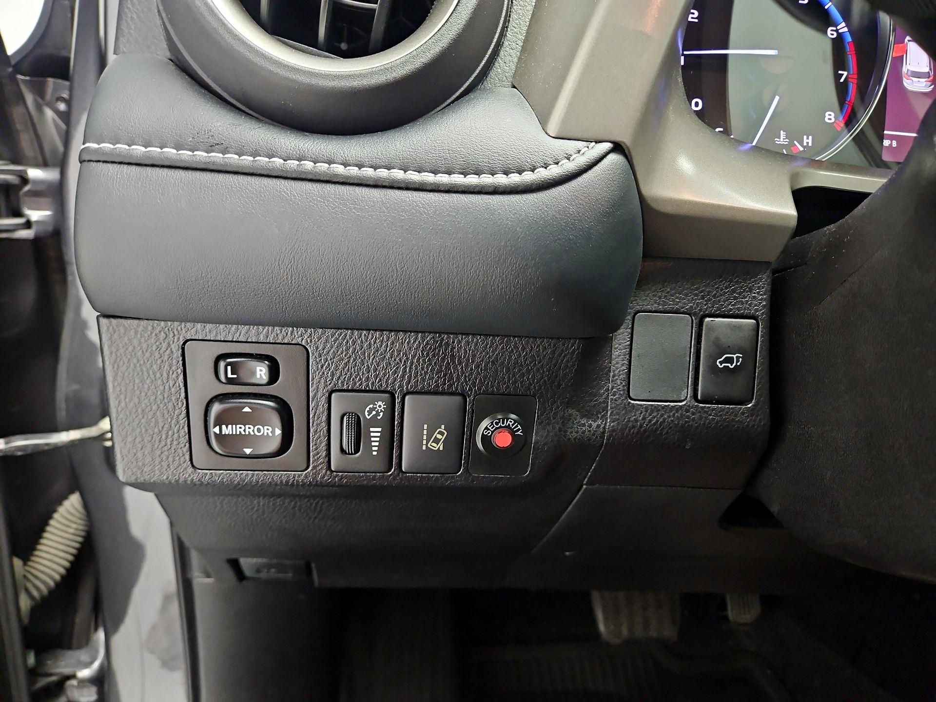 Thumbnail: 2018 Toyota RAV4 - 11