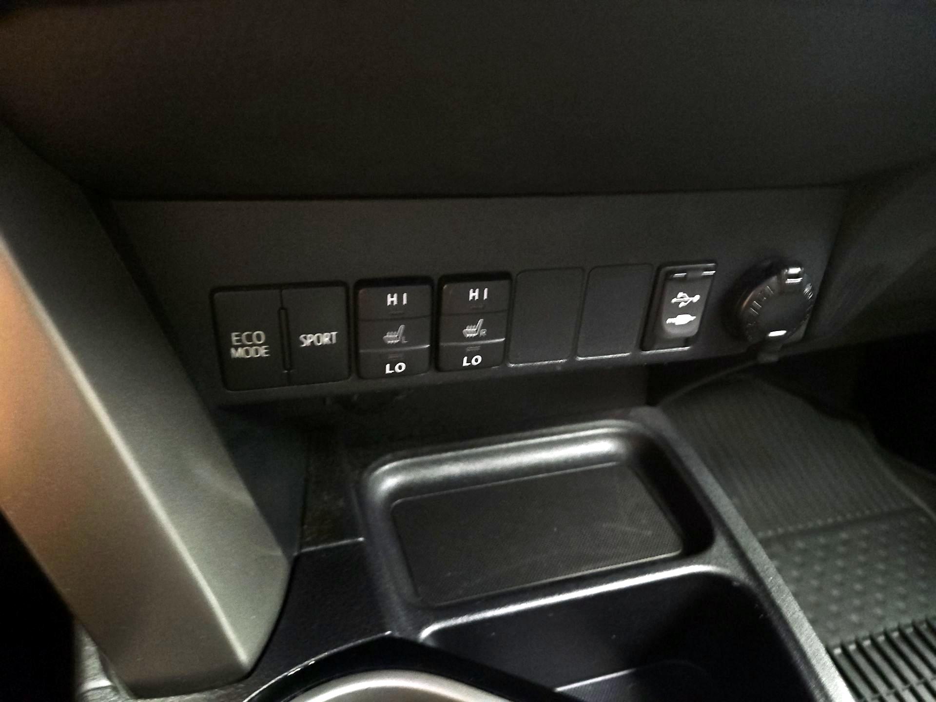 Thumbnail: 2018 Toyota RAV4 - 17