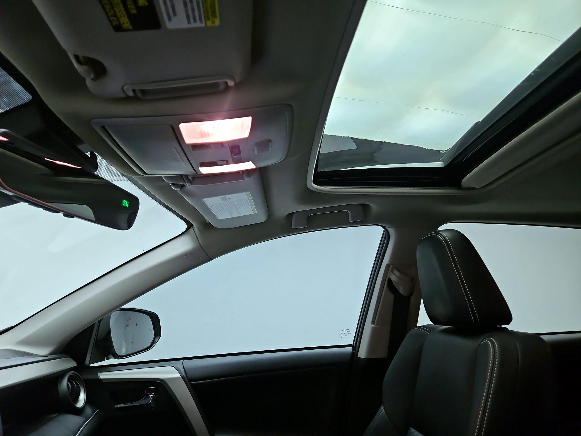 Thumbnail: 2018 Toyota RAV4 - 18