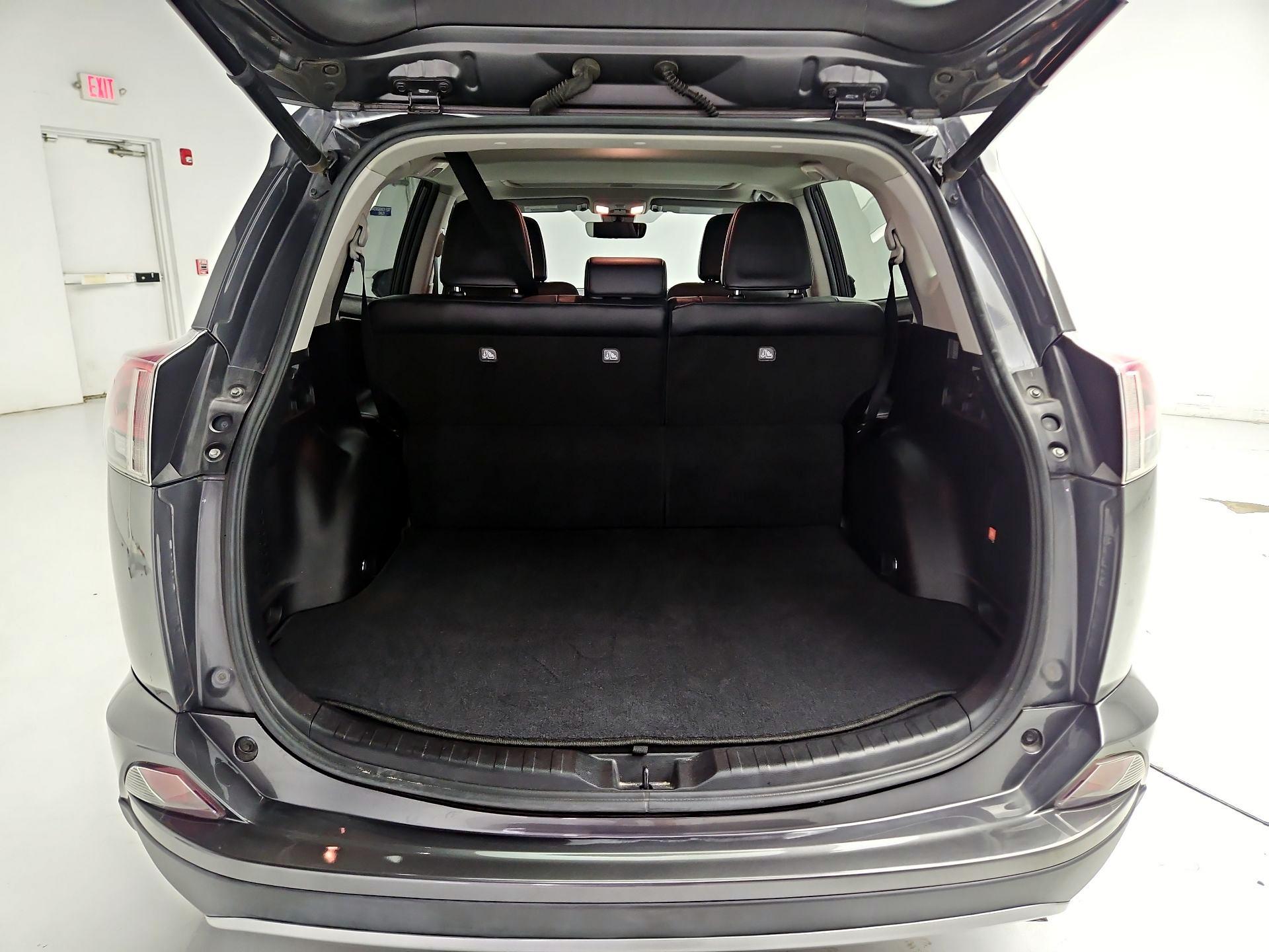 Thumbnail: 2018 Toyota RAV4 - 20