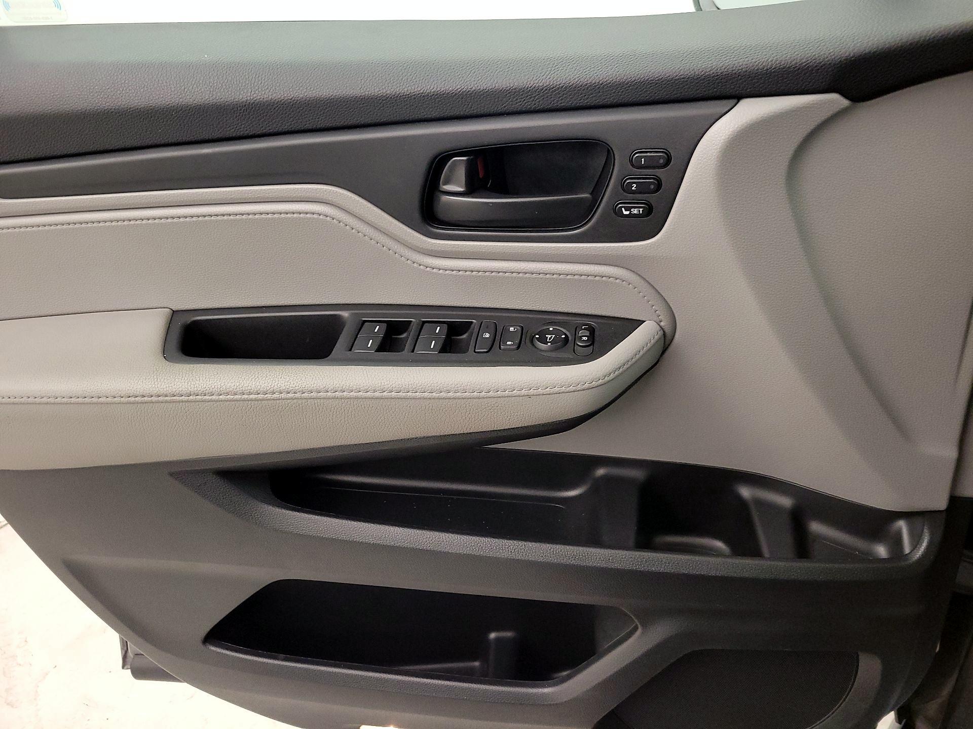Thumbnail: 2019 Honda Odyssey - 12