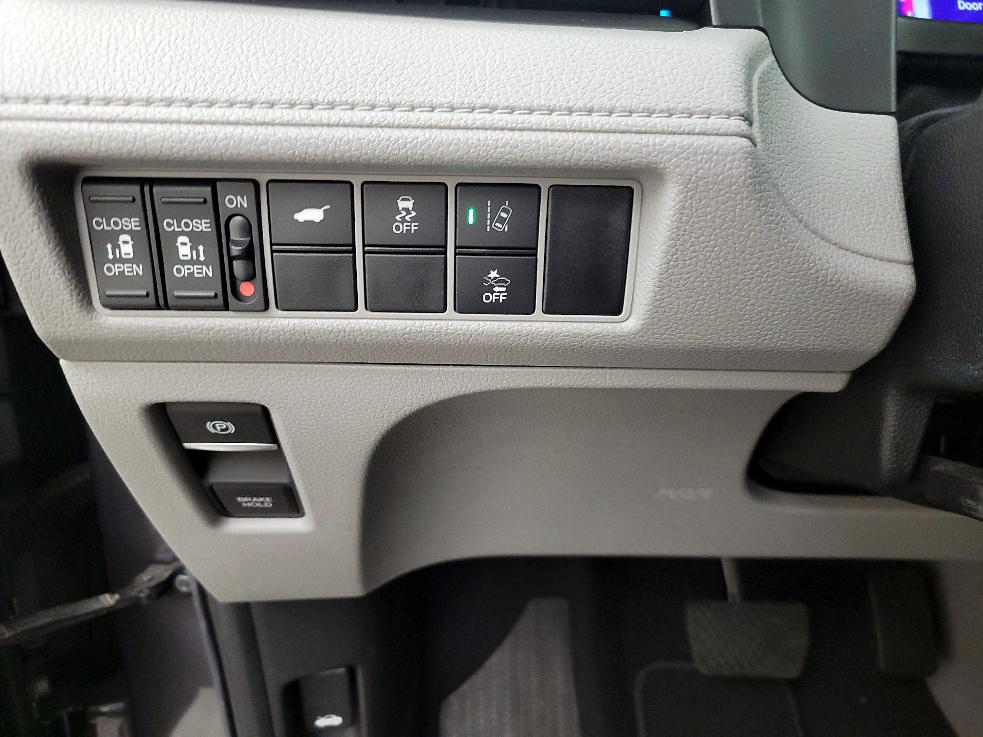 Thumbnail: 2019 Honda Odyssey - 13