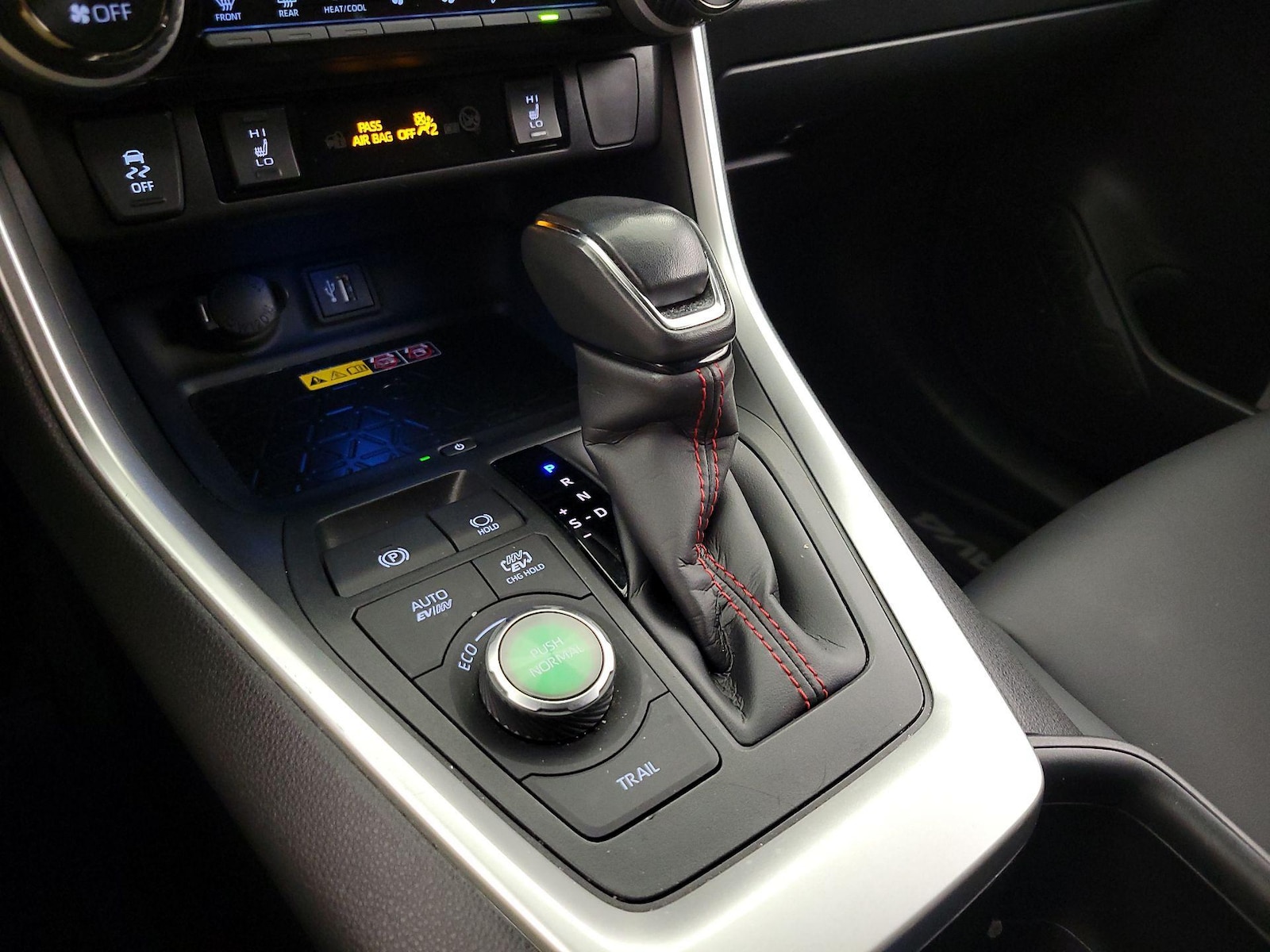2023 Toyota RAV4 XSE - Photo 18