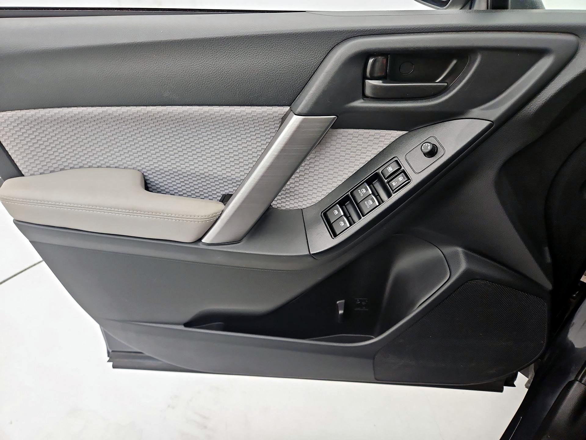 Thumbnail: 2017 Subaru Forester - 12