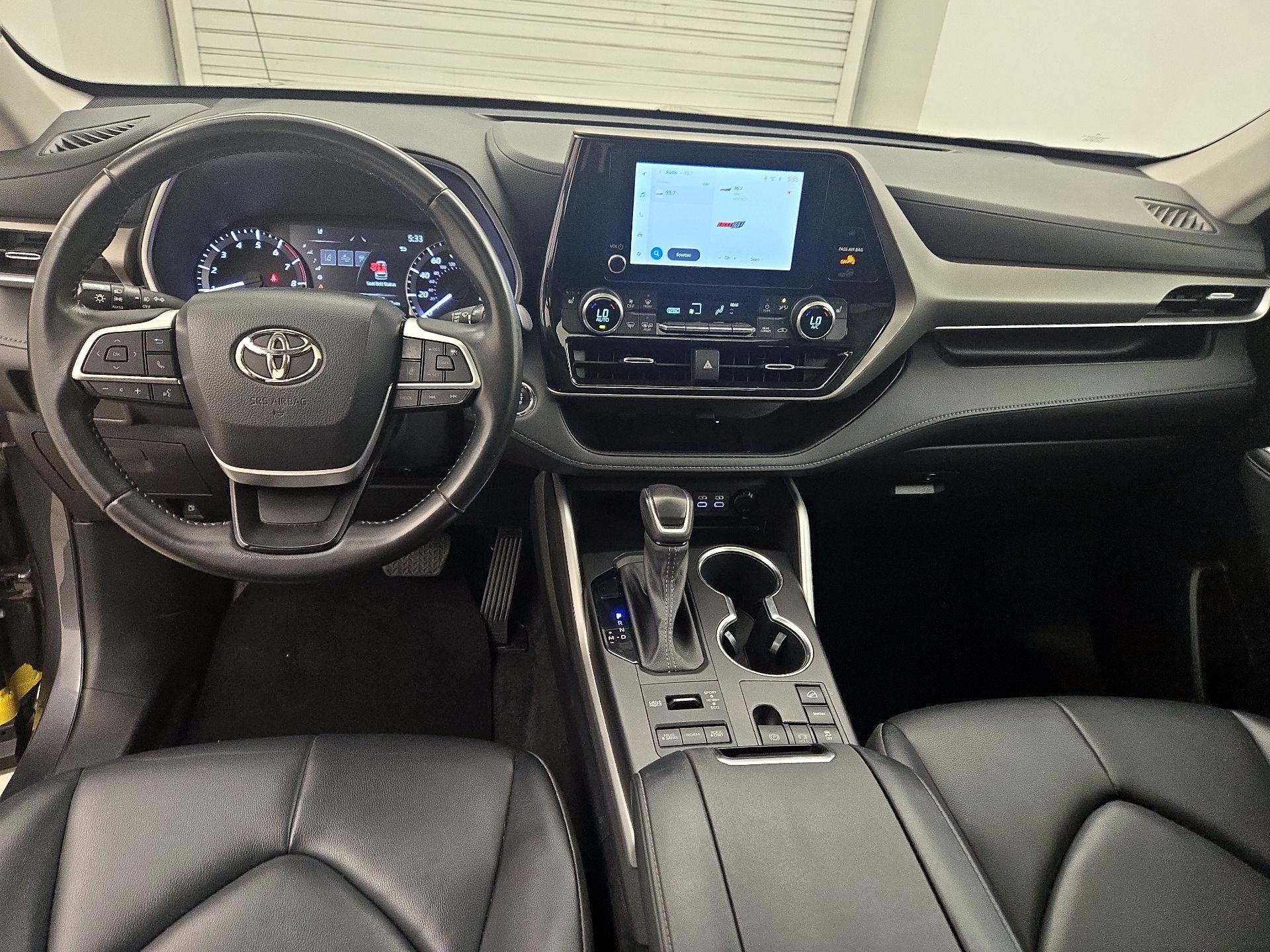 Thumbnail: 2023 Toyota Highlander - 9