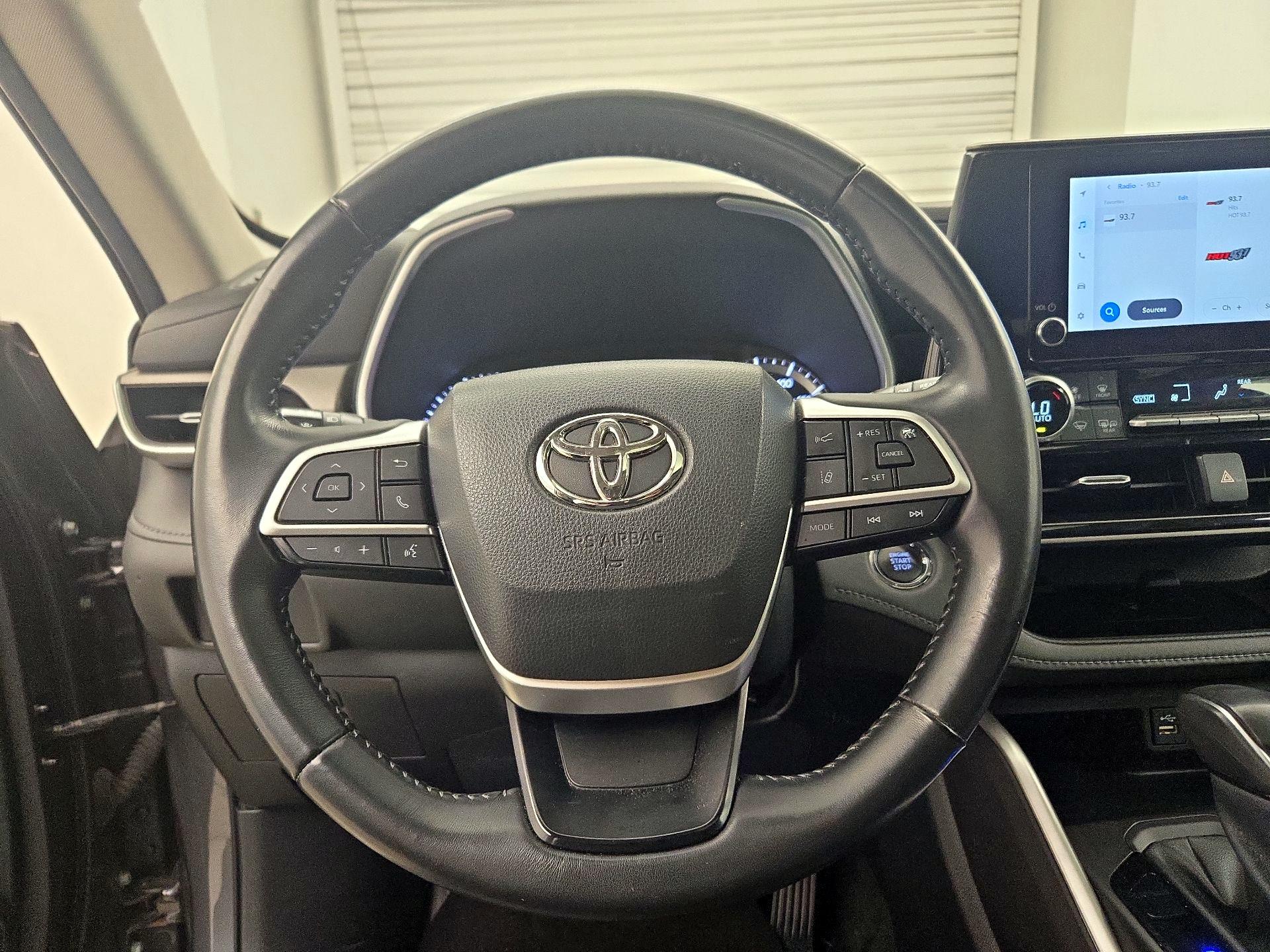Thumbnail: 2023 Toyota Highlander - 10