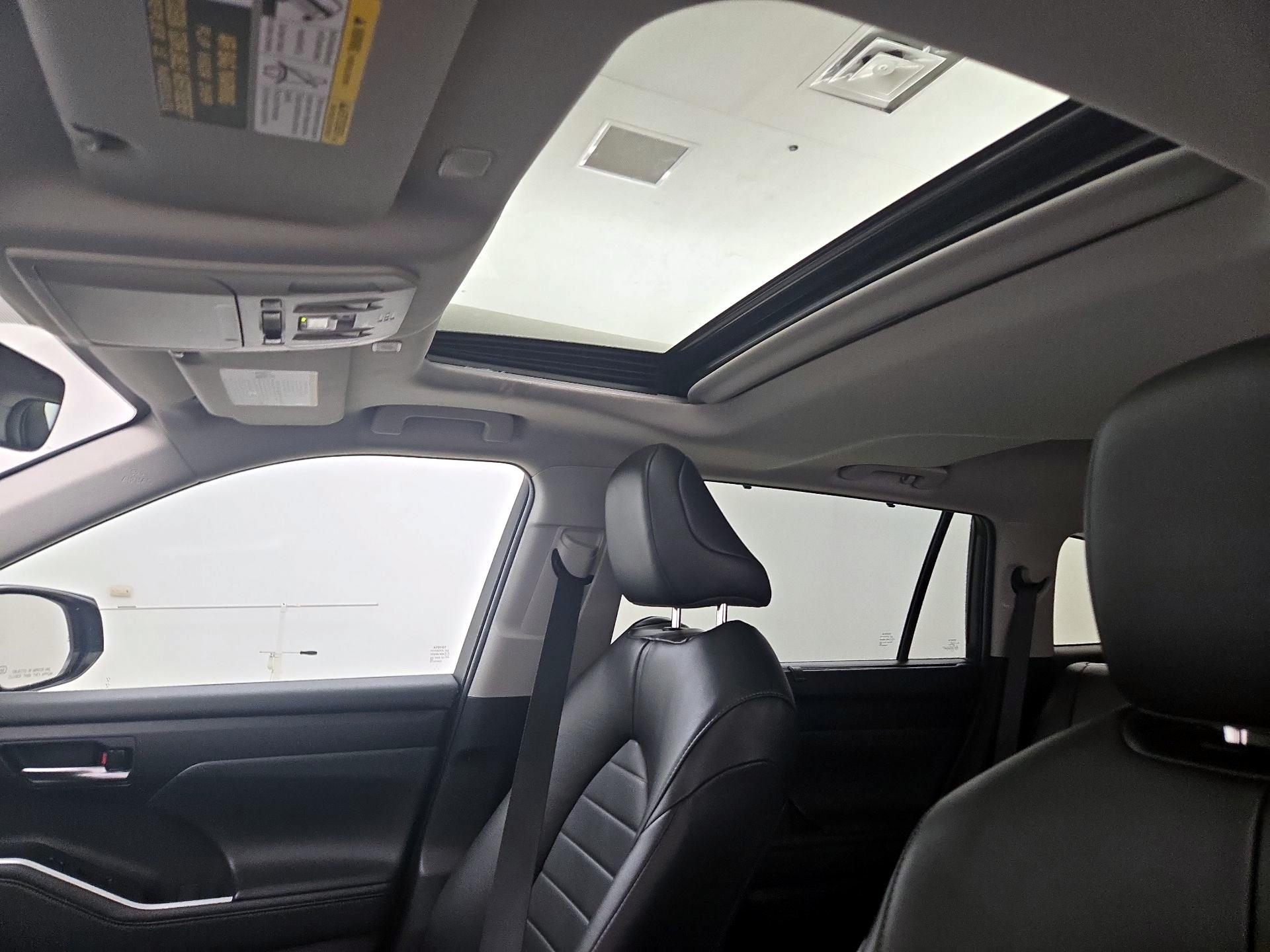 Thumbnail: 2023 Toyota Highlander - 19