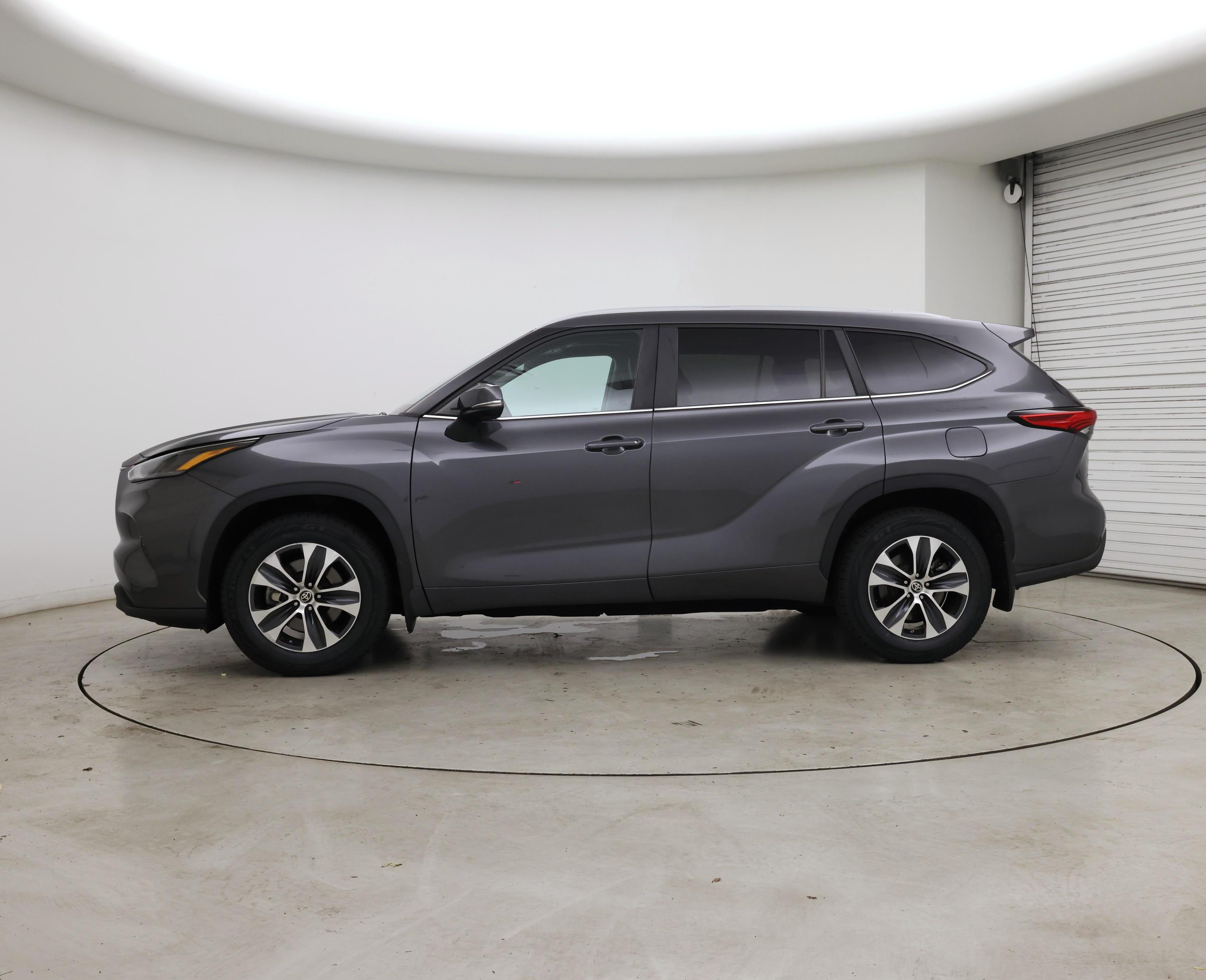 Thumbnail: 2023 Toyota Highlander - 3
