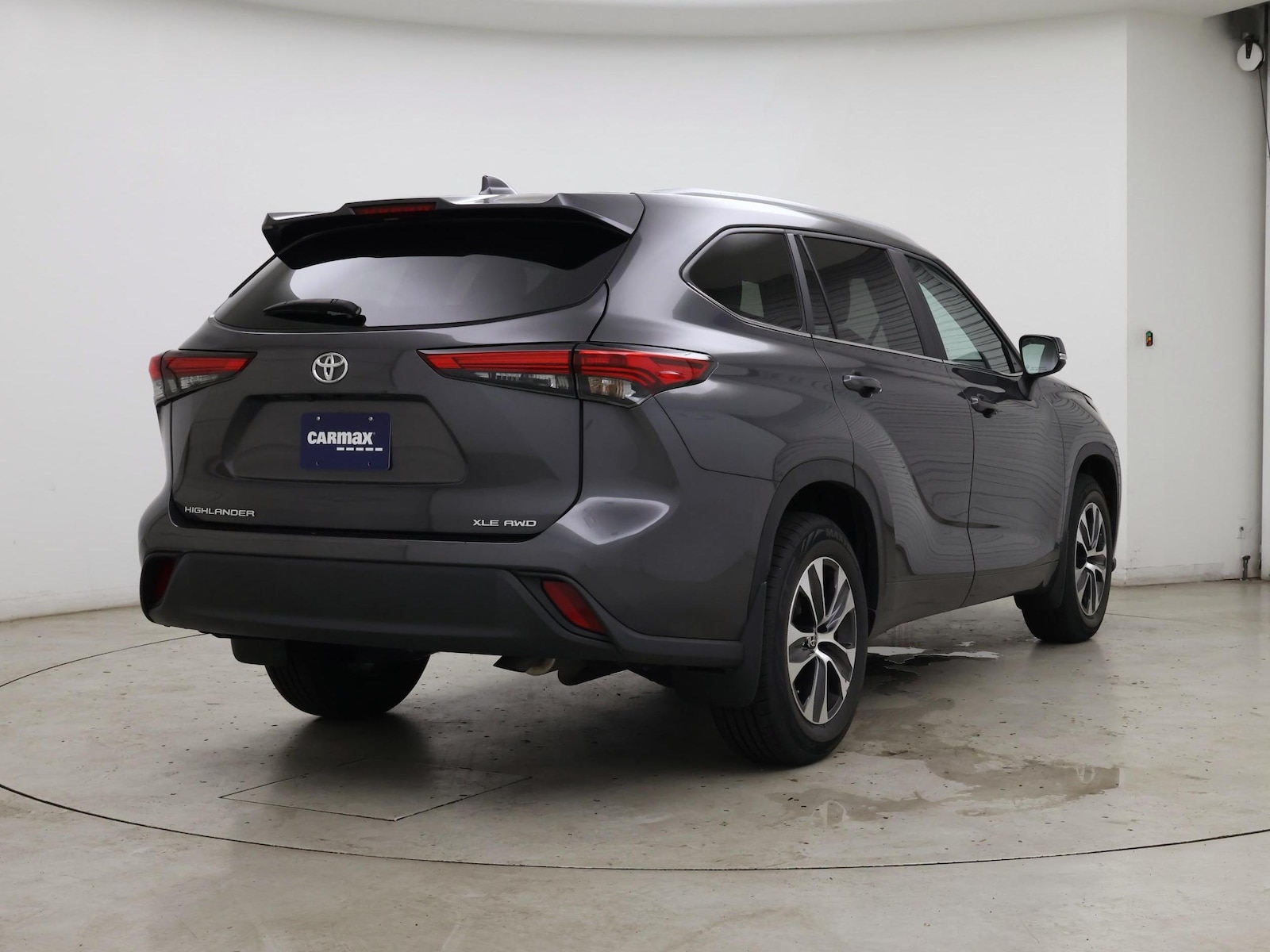 2023 Toyota Highlander XLE - Photo 9