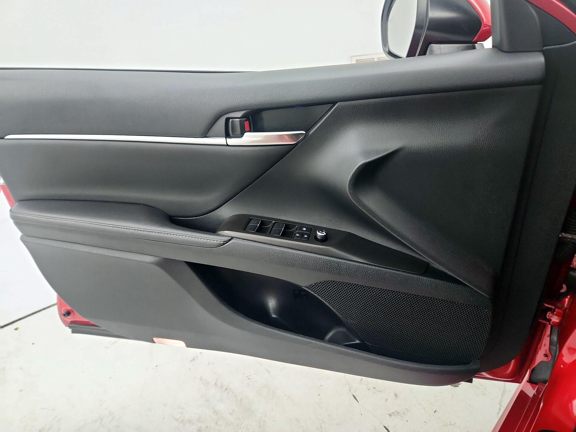Thumbnail: 2022 Toyota Camry - 12