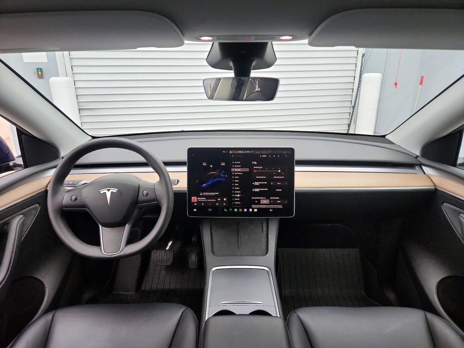 2025 Tesla Model Y Long Range - Photo 10